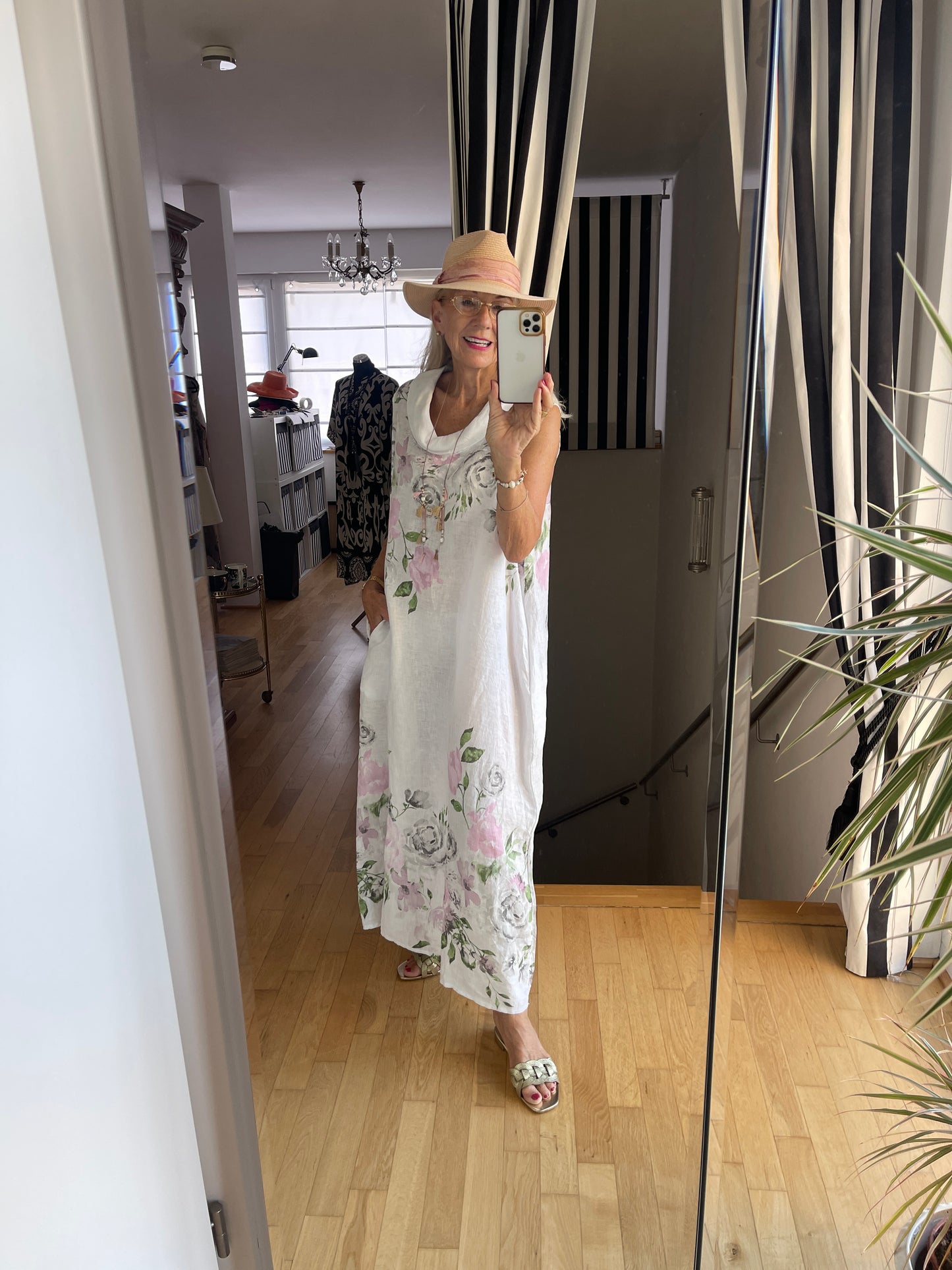 Kleid CARLOTTA white €79,90 statt €109,90; Kleider machen Leute!!… Modell CARLOTTA hält Wort!!
