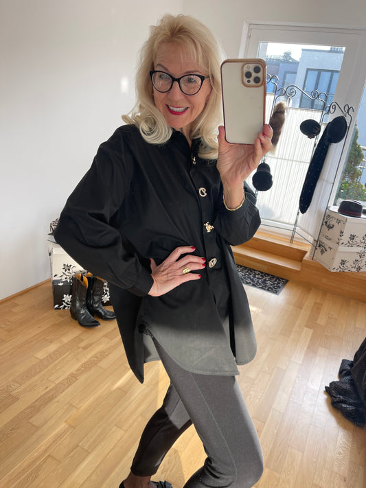 Bluse DARLING black; jetzt jetzt €99,90  Super extravagante Oversize-Long-Bluse. Ein richtiger Hingucker mit abnehmbaren Broschen