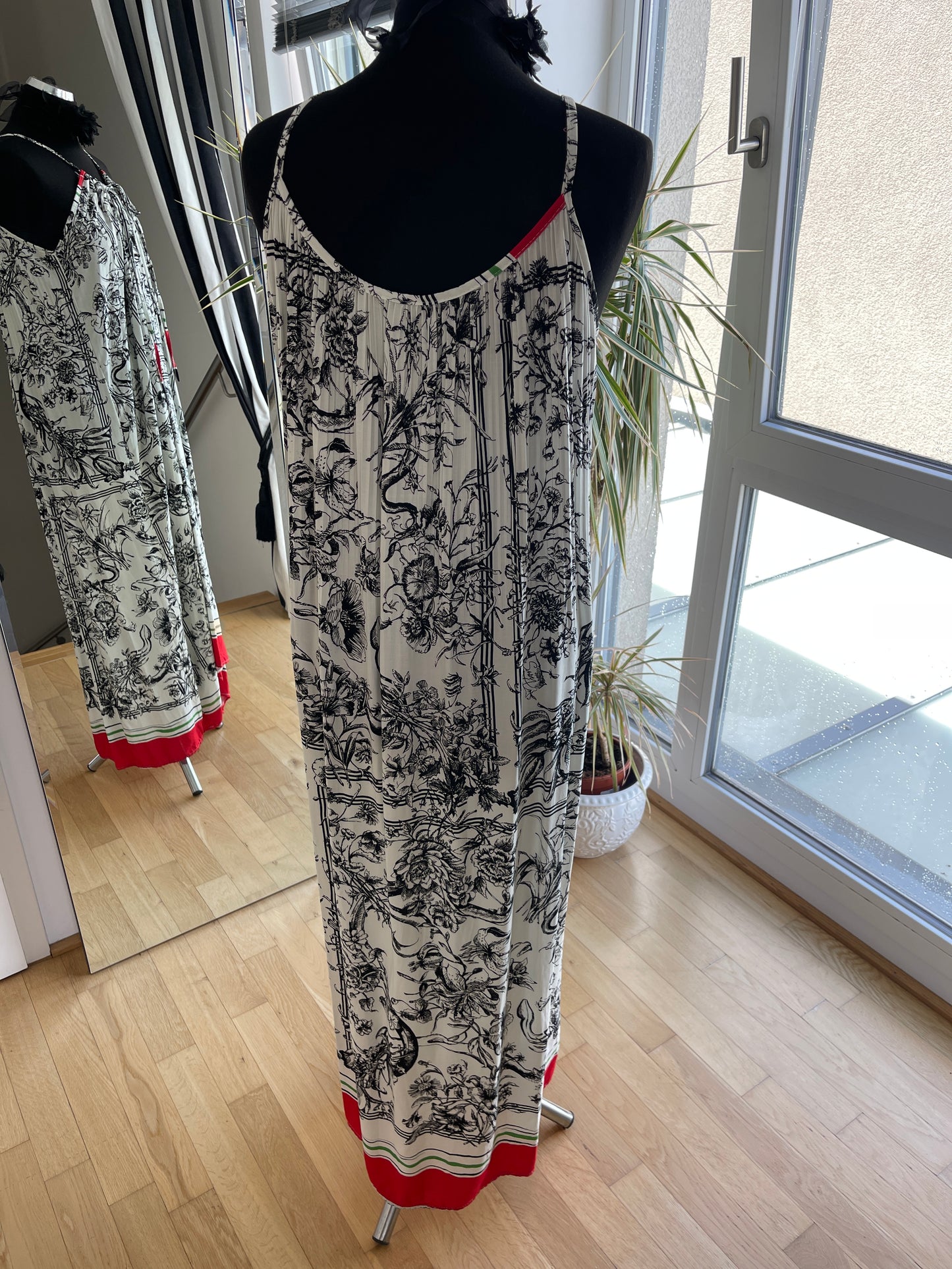 Kleid JOSELYN €119,90… super trendy, ein wirklicher Sommertraum