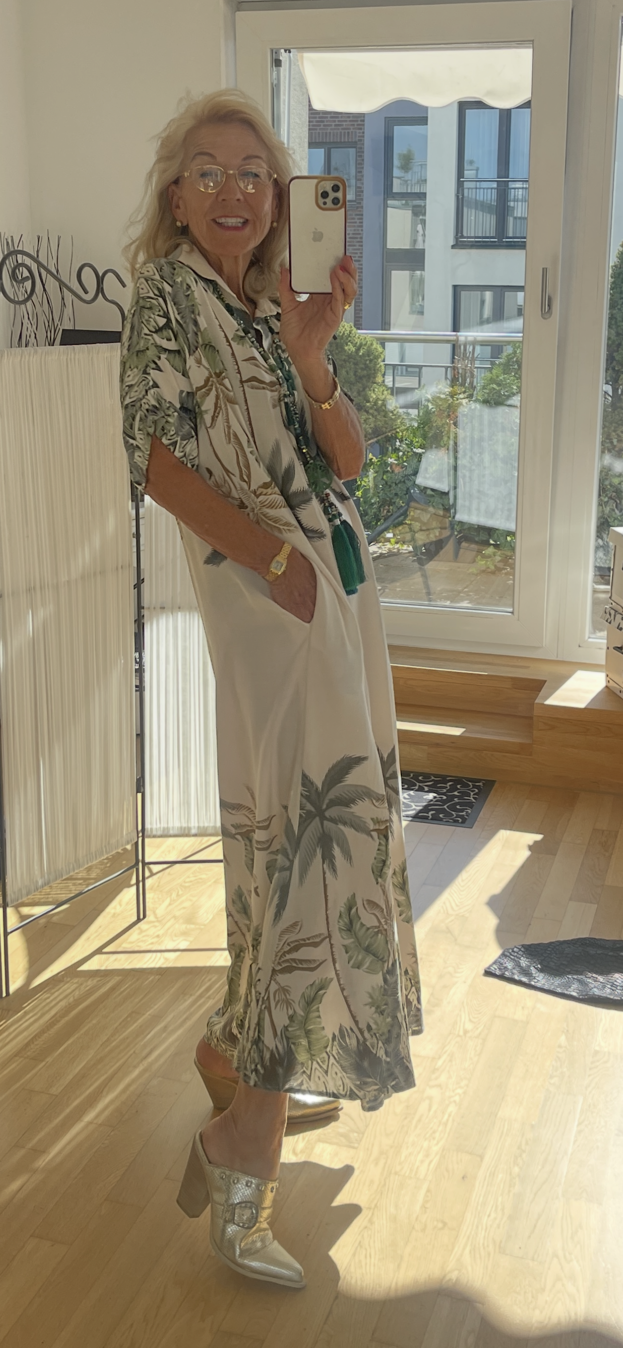 Kleid OLYMP green €109,90; mit Freude in den Herbst