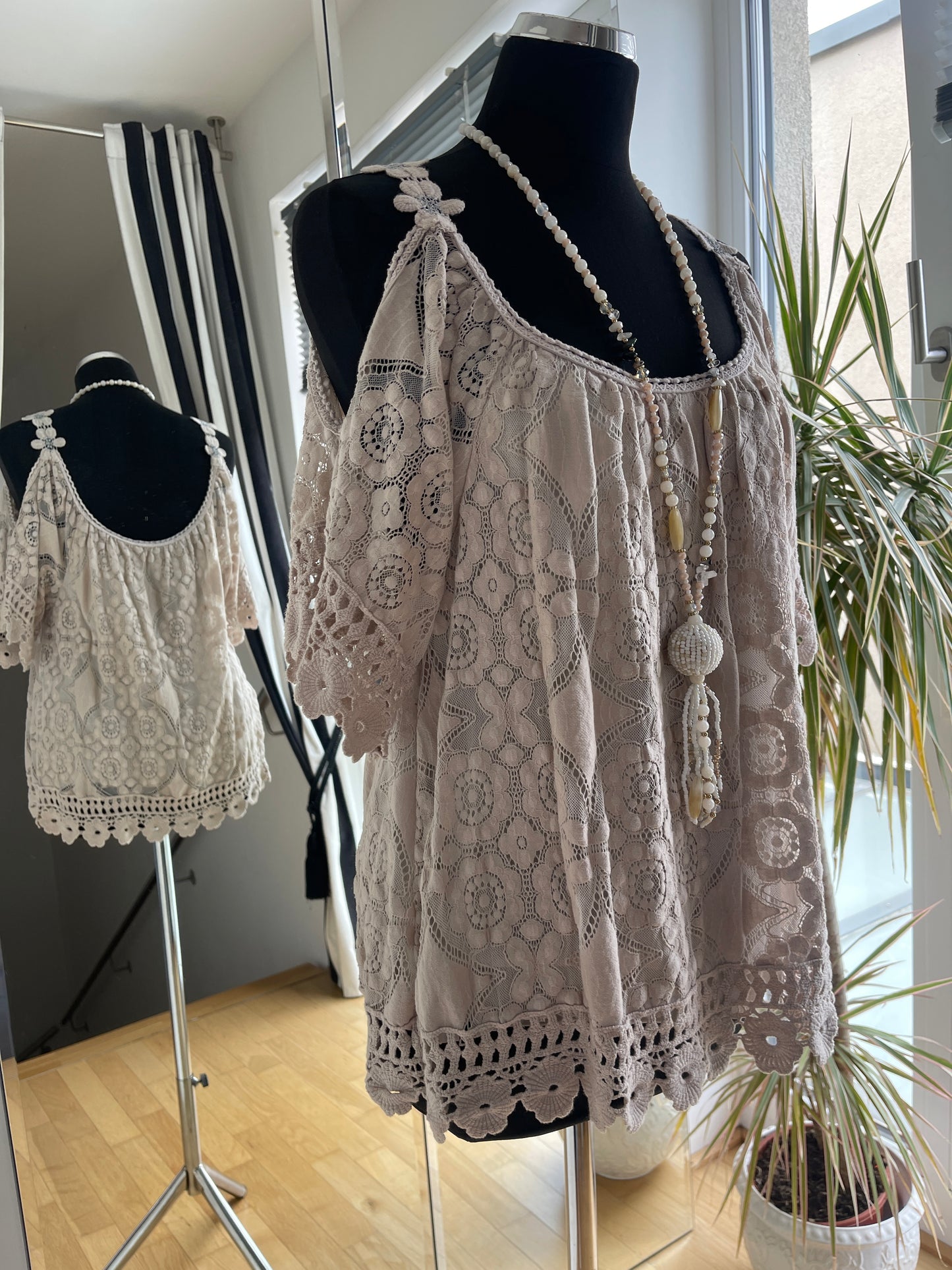 Oberteil/Top SISSY €69,90 beige; .. ein bisschen neckisch.., so nett