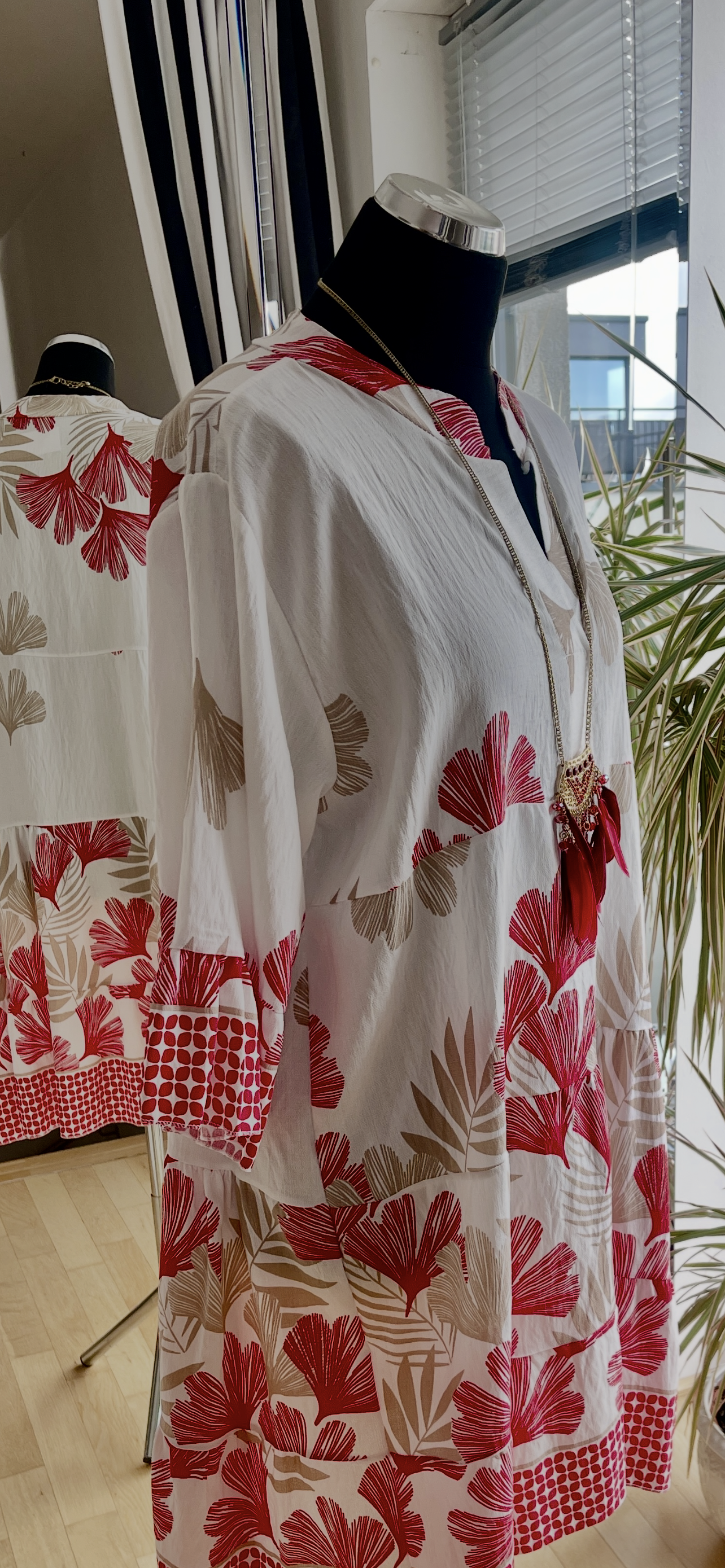 Tunika GINKO rot, beige-champagner im Outlet €69,90 statt €89,90; lässiger One-Size-Schnitt, klasse Print und tolles Material