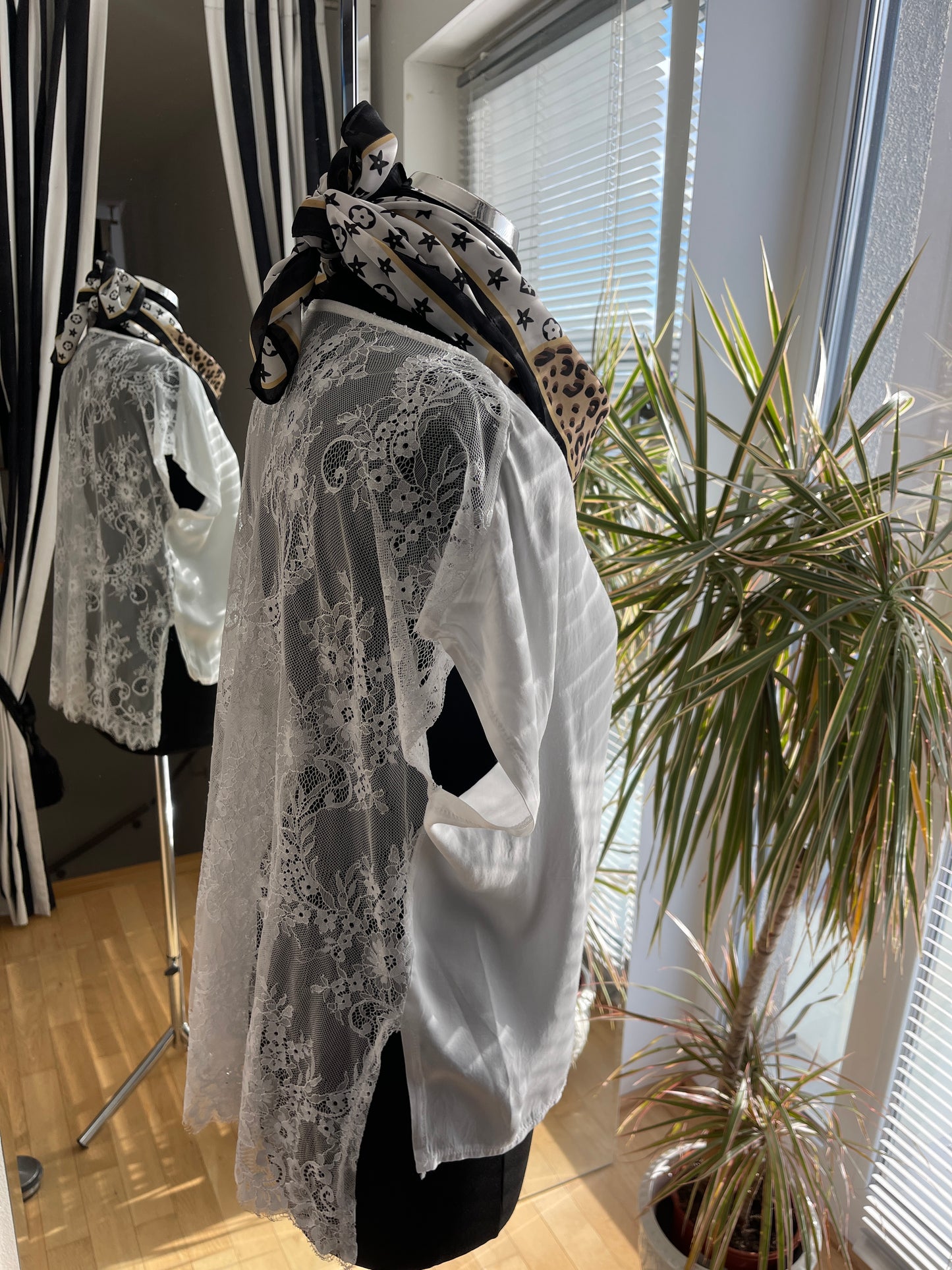 Oberteil PERLA white im Outlet €29,90 statt €69,90; einerseits edel & elegant andererseits frech& sexy