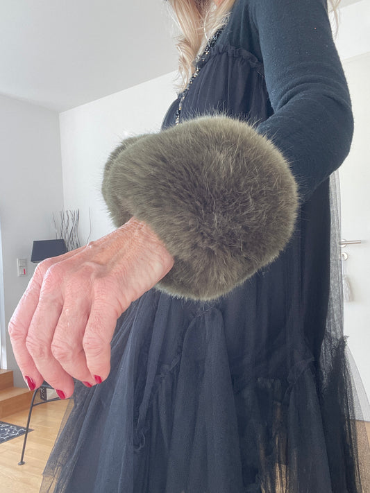 Armstulpen NALA green; jetzt „IM MEGA-WINTER-SALE“ €19,90 statt €39,00