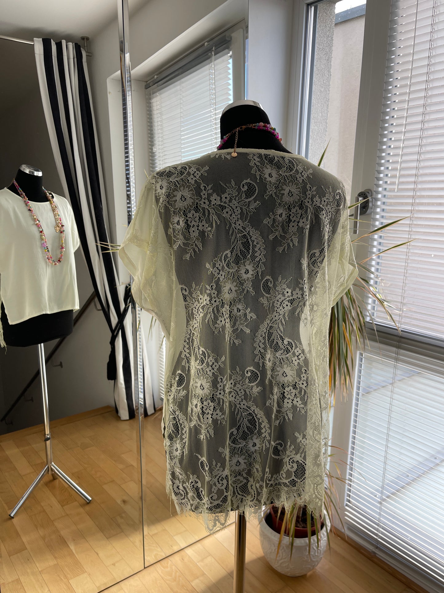 Oberteil PERLA yellow im Outlet €29,90 statt €69,90; einerseits edel & elegant andererseits raffiniert & sexy
