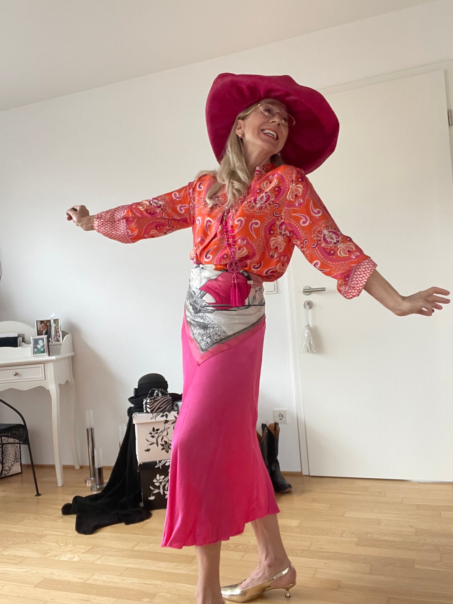 Oberteil/Longbluse MANY €79,90; mit farbenfrohen Style in den Frühling