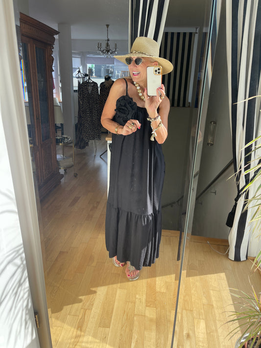 Kleid ROSETTE €89,90 statt €129,90; … so ein schickes „ KLEINES SCHWARZES“ gehört in jeden Kleiderschrank