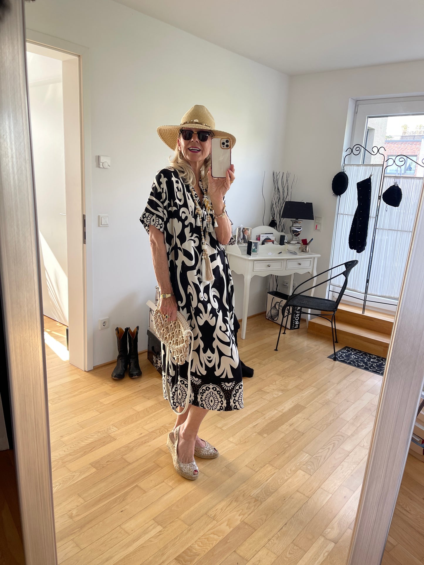 Kleid FLAVIO €99,90; edel, schick und unfassbar angenehm, perfekt auch für Genussgrößen