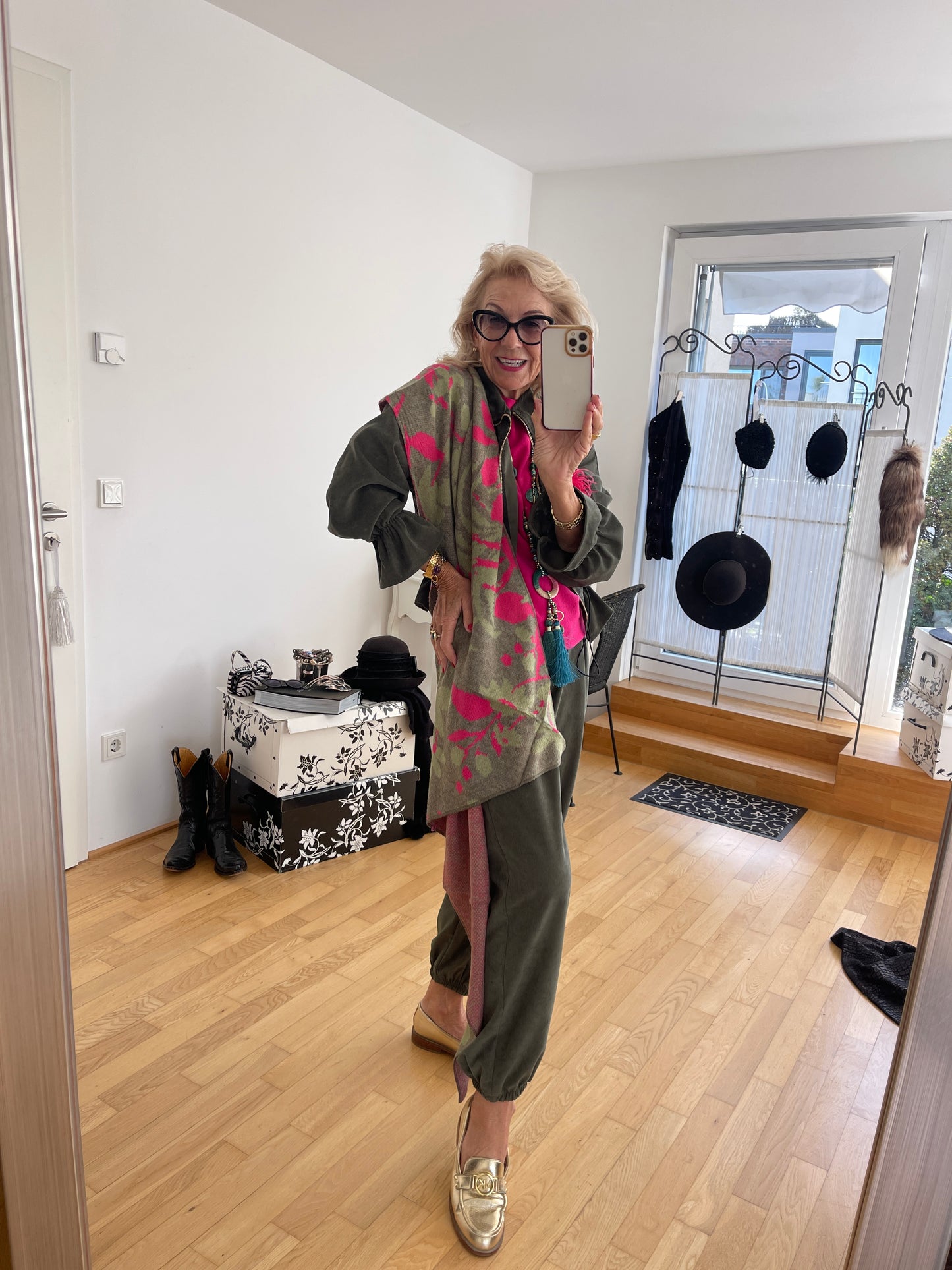 Schal CARLO €49,90 oliv/pink ; die tolle Farbkombi, der neue Look.. einfach perfekt!🍁