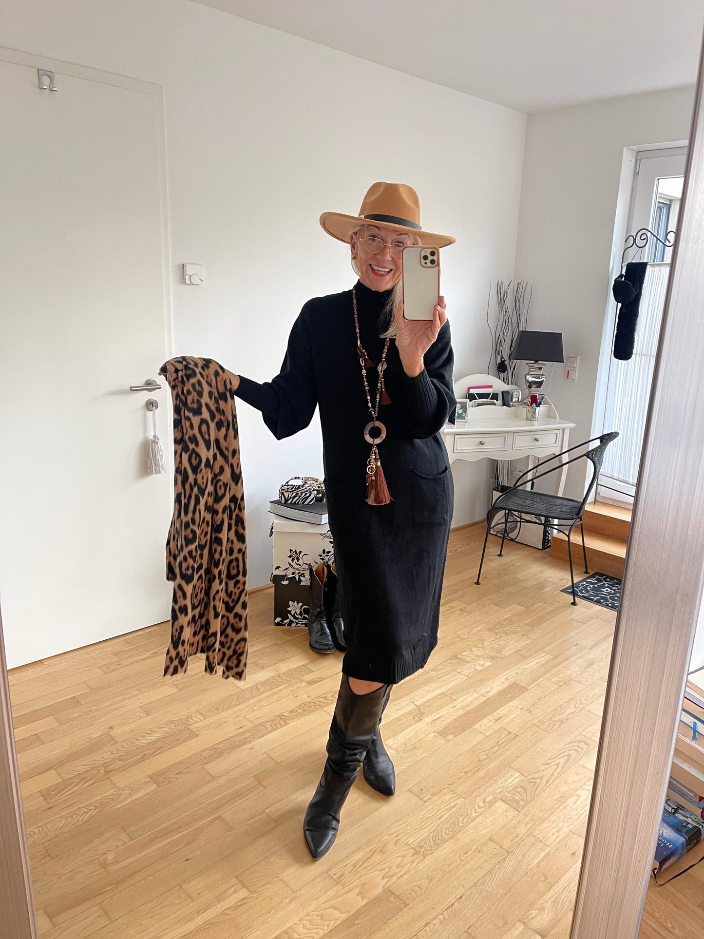 Kleid LADY schwarz;  „Im Black-FRIDAY-OUTLET“ nur noch €69,90 statt €99,90; genial sitzendes, super lässig wie stylisches Strickleid in einer herrlich angenehmen Qualität