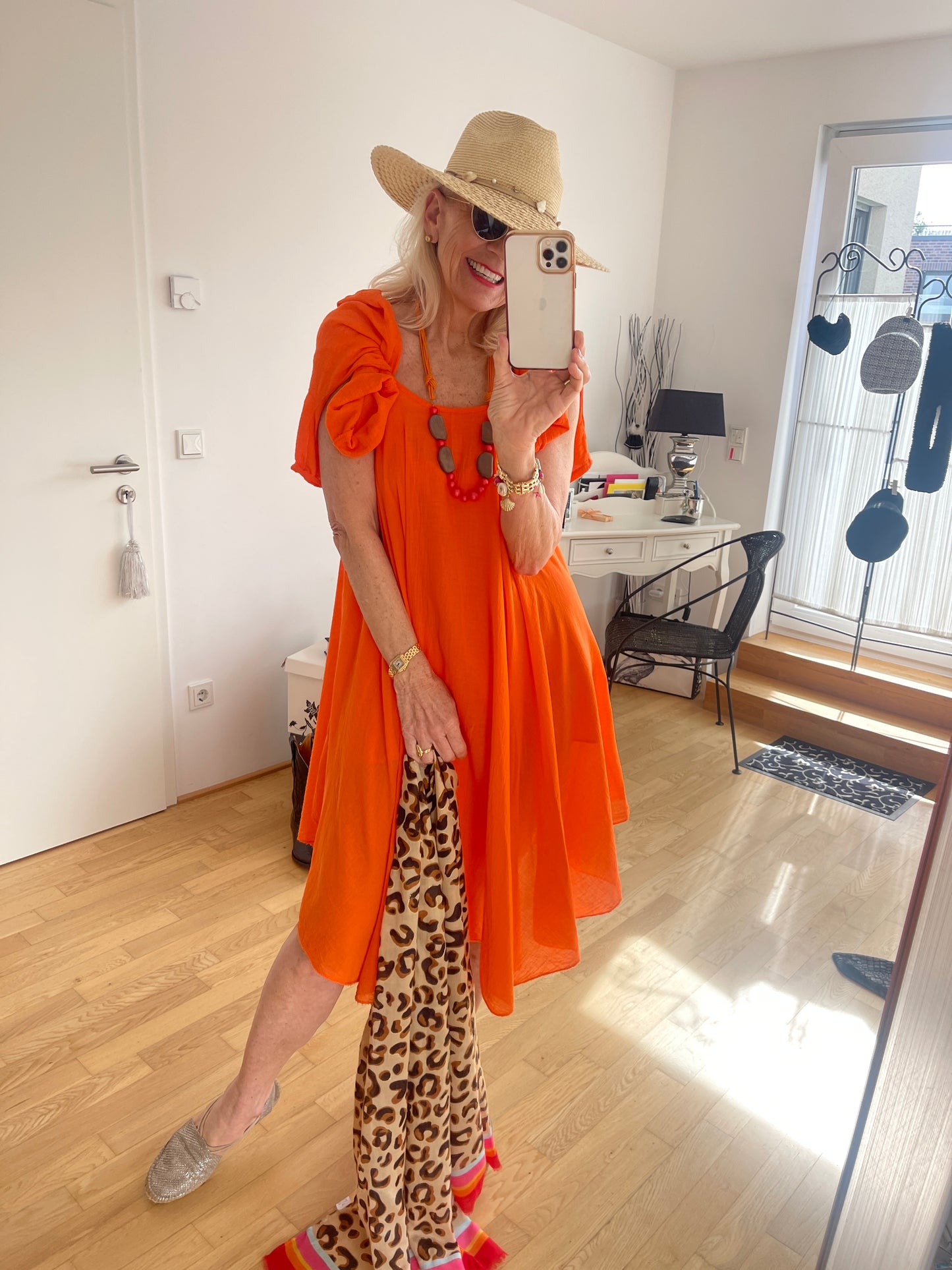 Kleid FLAIR orange; ein Modell zwei Kleider