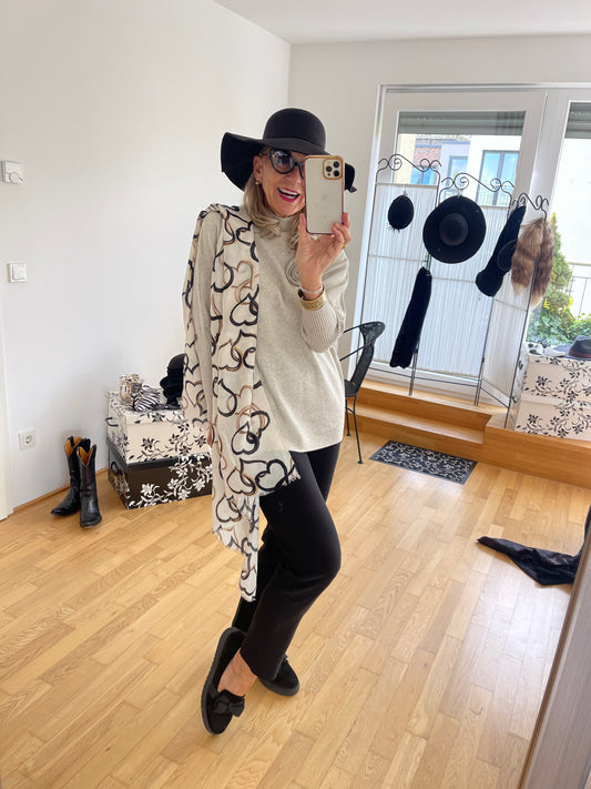 Oberteil MELANIA beige €89,90; extravagant, lässig und herrlich angenehm