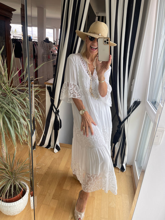 Kleid LUCA white; €119,90… ein luftig duftiger Maxi-Sommertraum