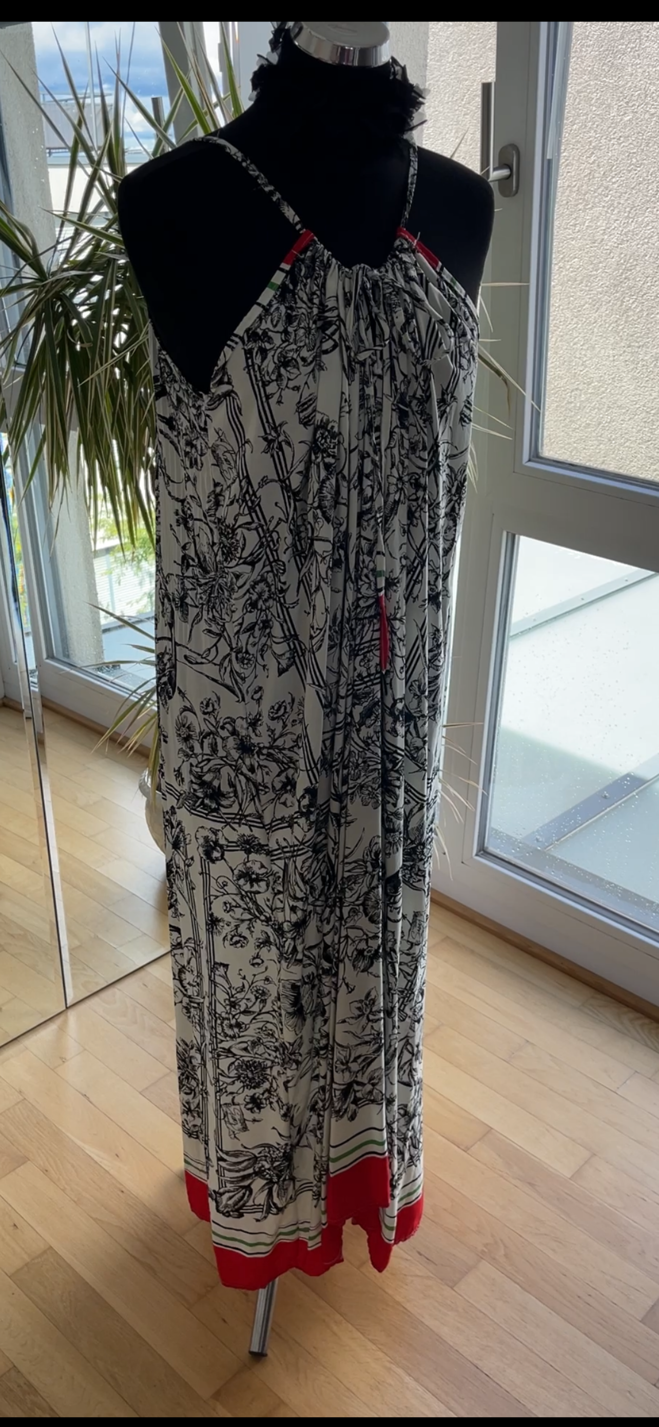 Kleid JOSELYN €119,90… super trendy, ein wirklicher Sommertraum