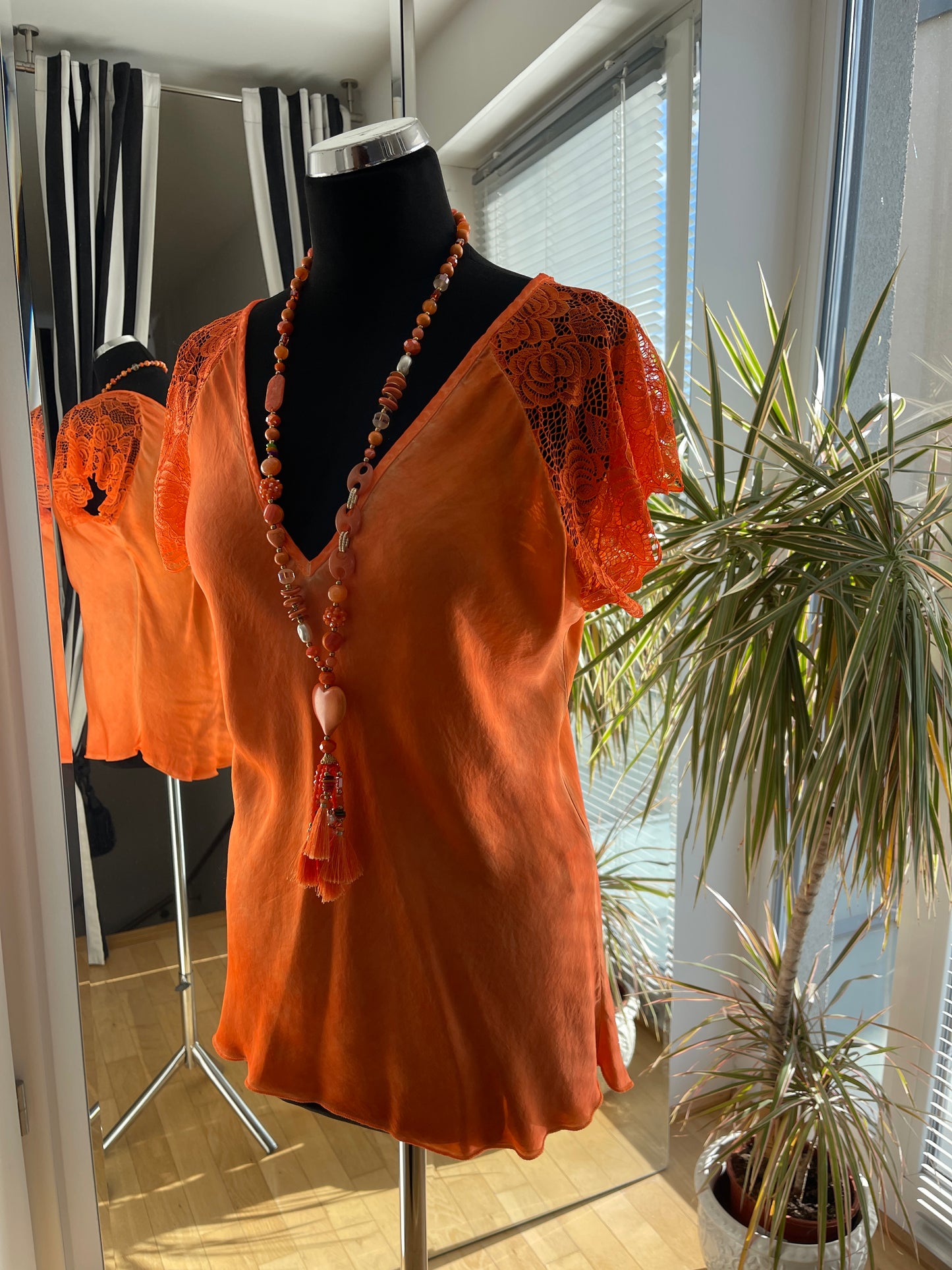 Oberteil/Top SUSA orange €49,90; .. ein genial schickes Basic-Teil