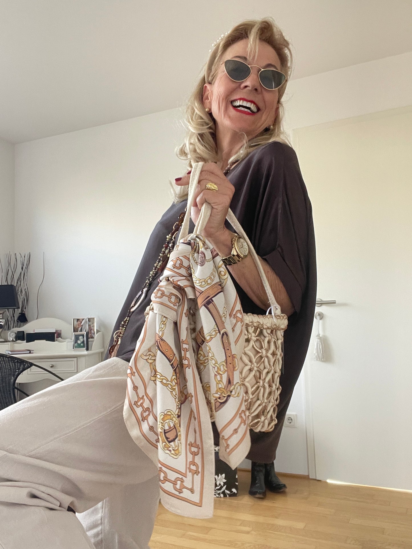 Schal „ Nickituch LOUIS“ €29,90; das stylische Accessoire der Saison