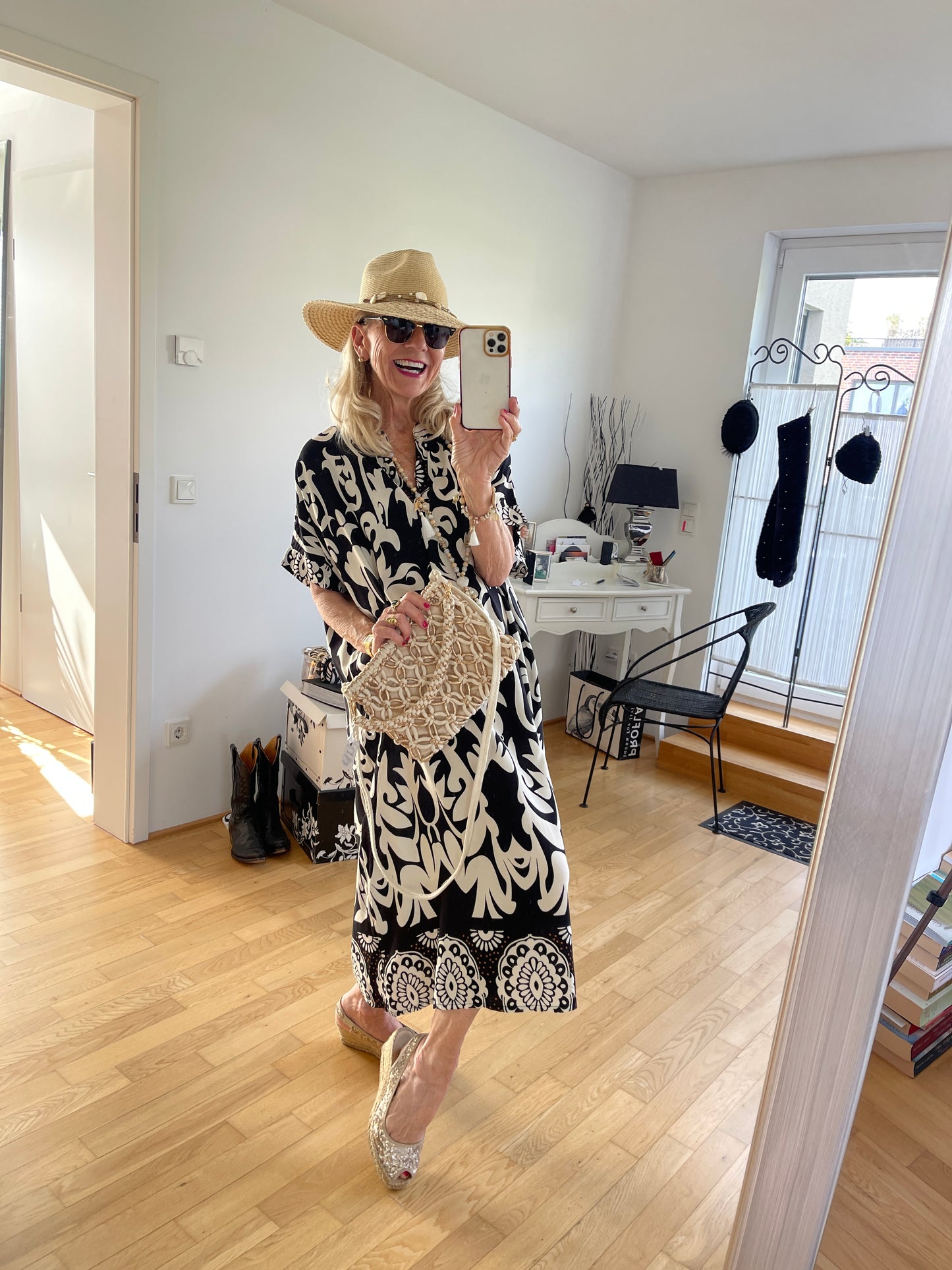 Kleid FLAVIO €99,90; edel, schick und unfassbar angenehm, perfekt auch für Genussgrößen