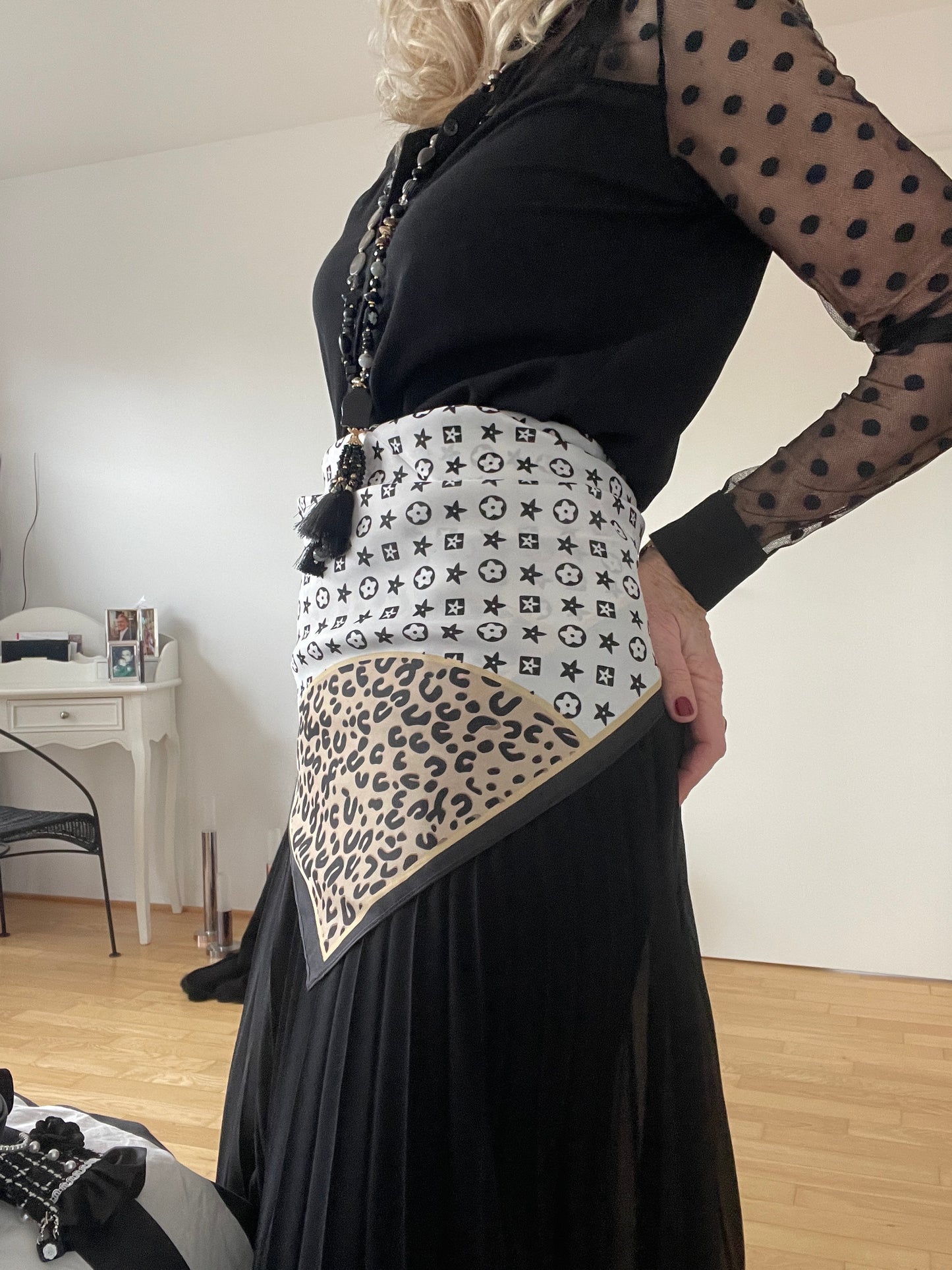 Schal/Nickituch KANDIA €29,90; ein wunderschönes Accessoire, peppt Schlichtes auf!!