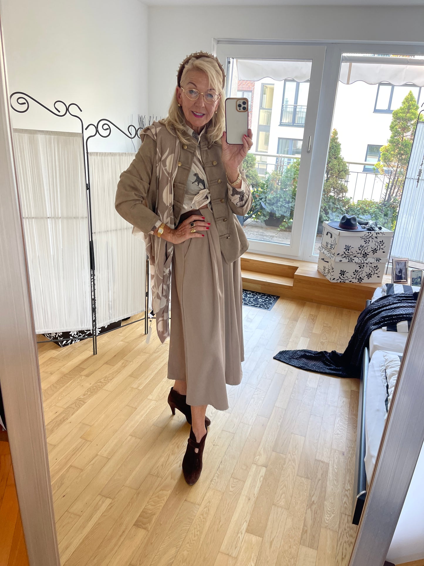 Jacke ARGI taupe €109,90; diese stylische Jacke rundet jedes Outfit perfekt ab🍁🍂