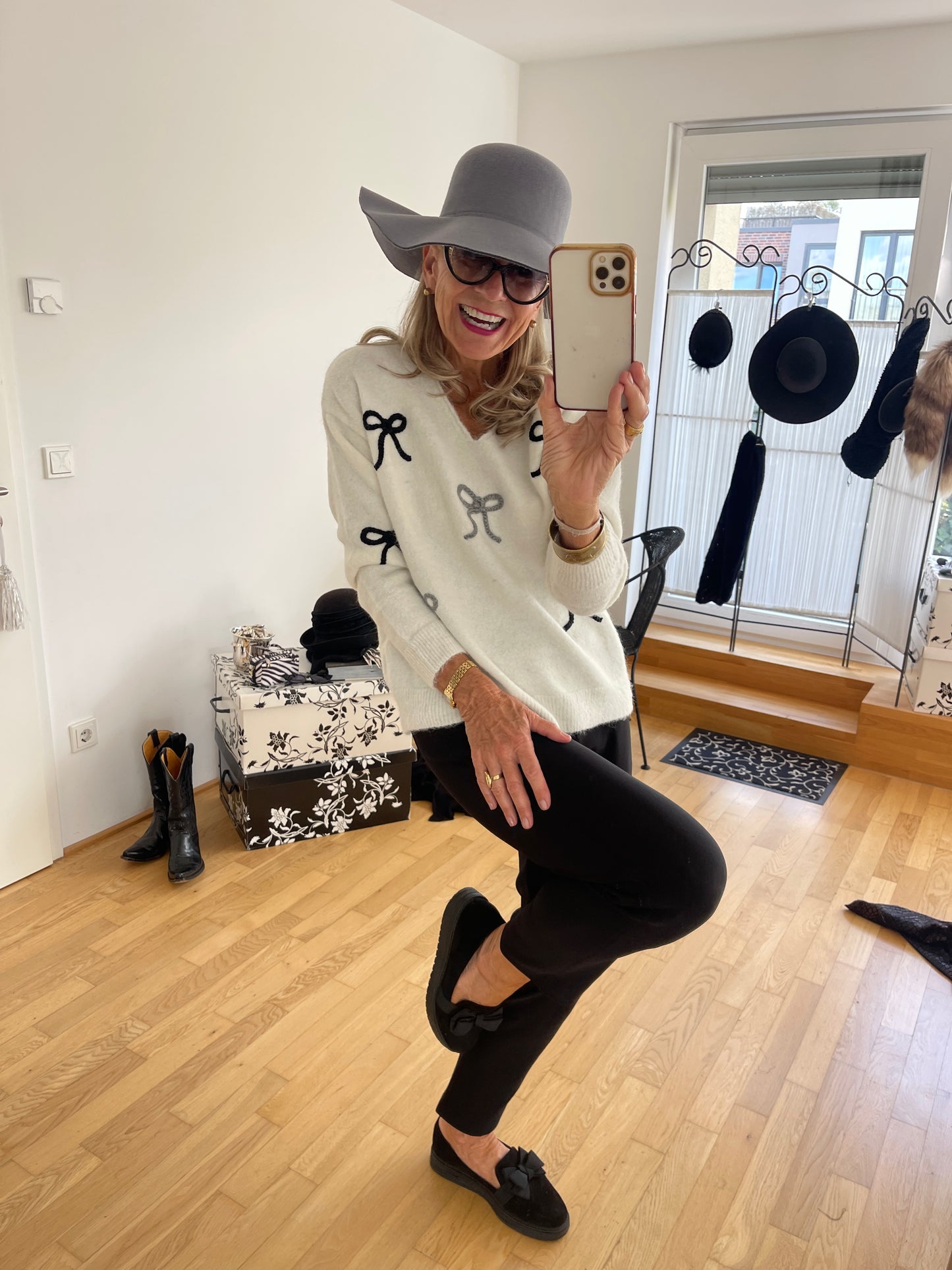 Pullover NALA white €79,90; ausgefallen, schick, kuschelig … was besonderes!!