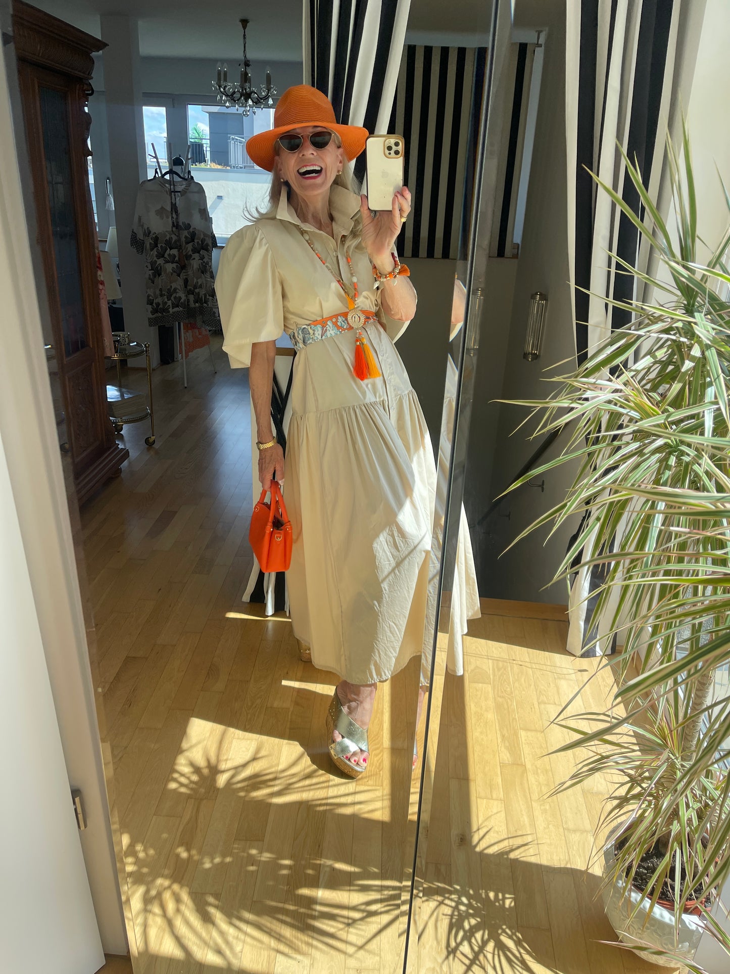 Kleid KLEO €119,90; Edler Chic mit Pfiff