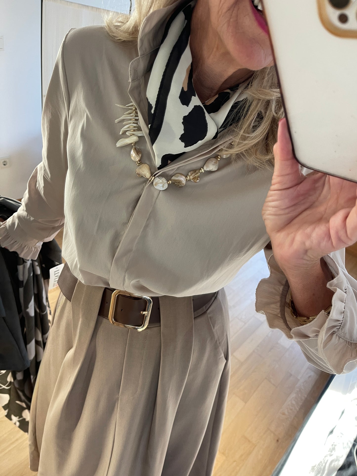 Bluse MARMARIS beige €79,90; edler Klassiker mit dem gewissen Etwas