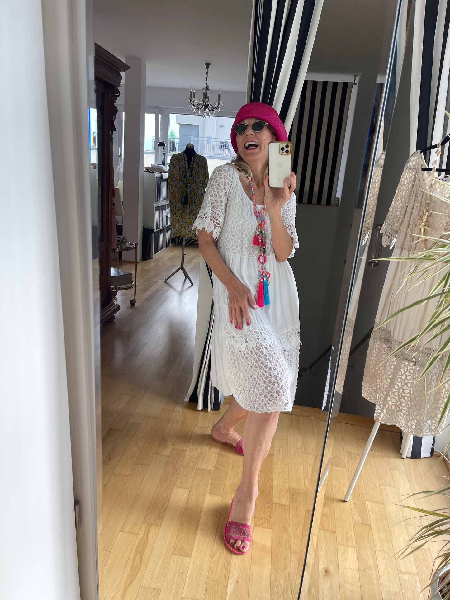 Kleid JUFA white €79,90; das ideale sommerliche Reisekleid