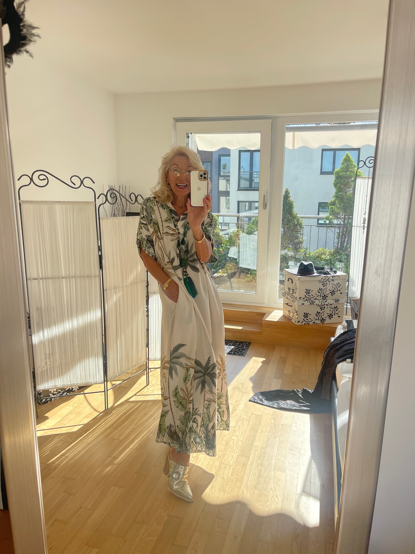 Kleid OLYMP green €109,90; mit Freude in den Herbst