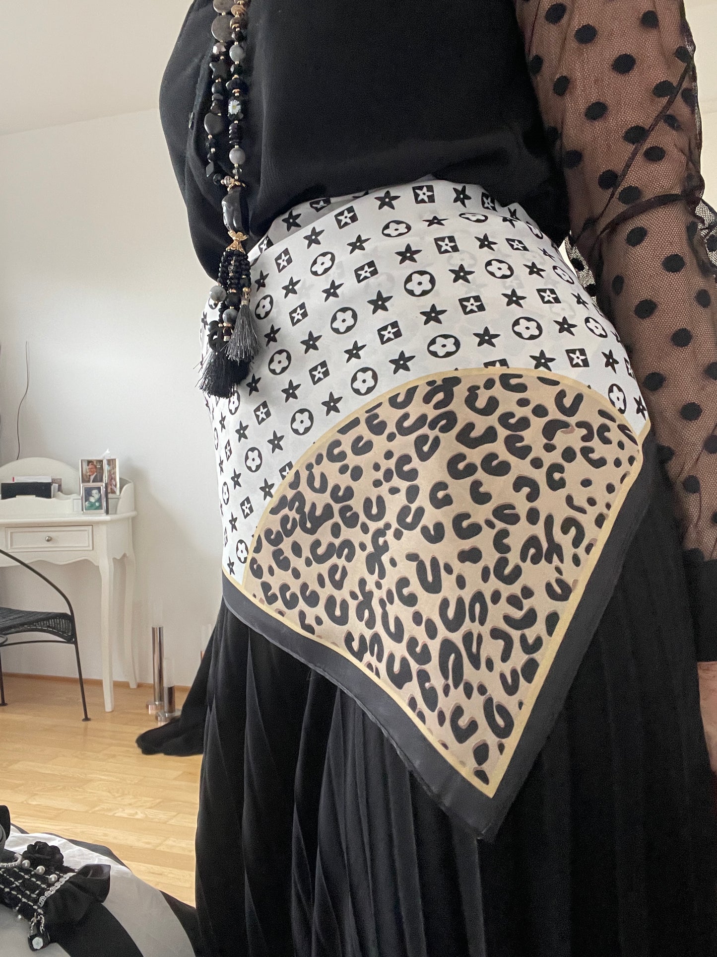 Schal/Nickituch KANDIA €29,90; ein wunderschönes Accessoire, peppt Schlichtes auf!!
