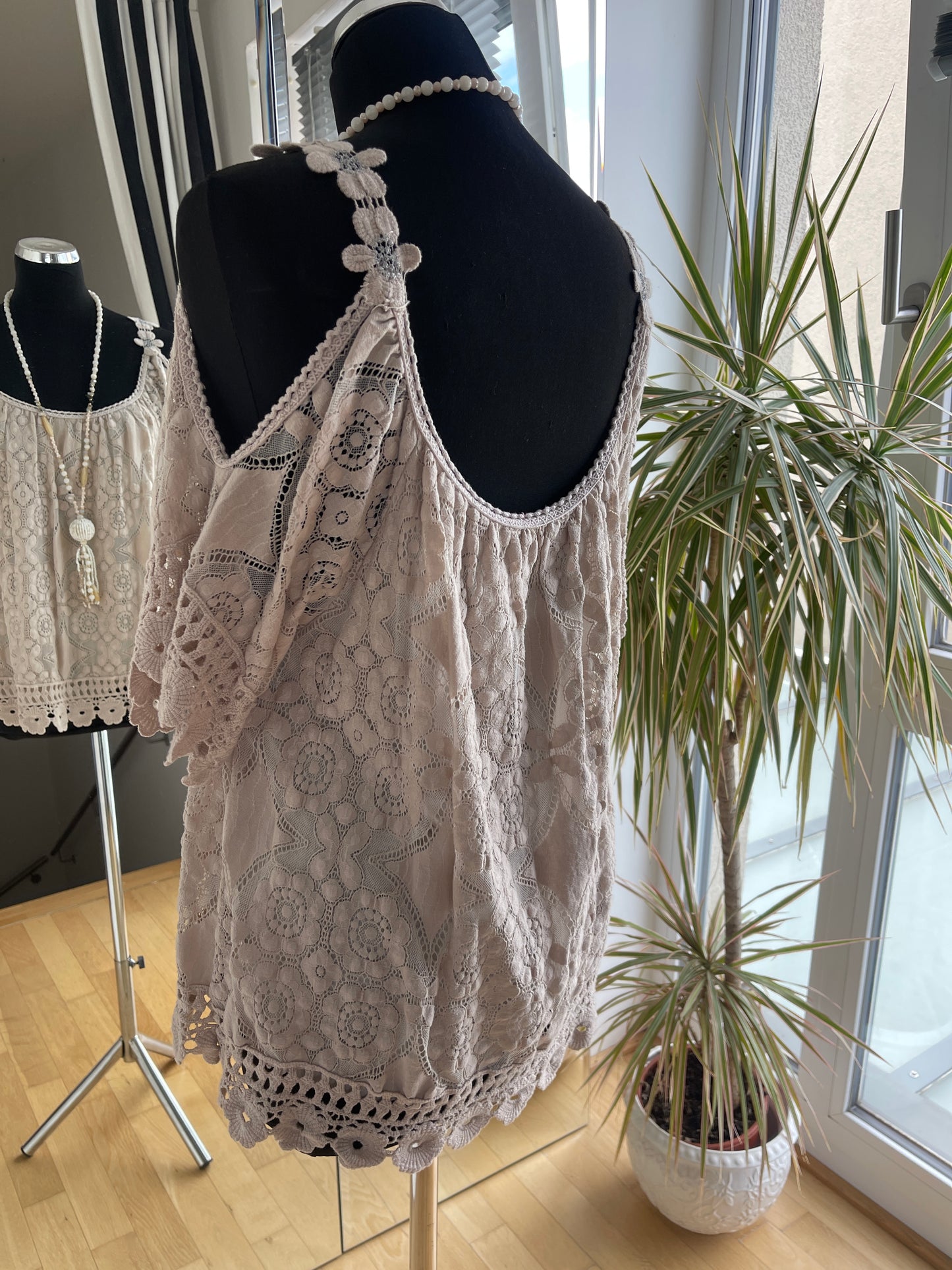 Oberteil/Top SISSY €69,90 beige; .. ein bisschen neckisch.., so nett