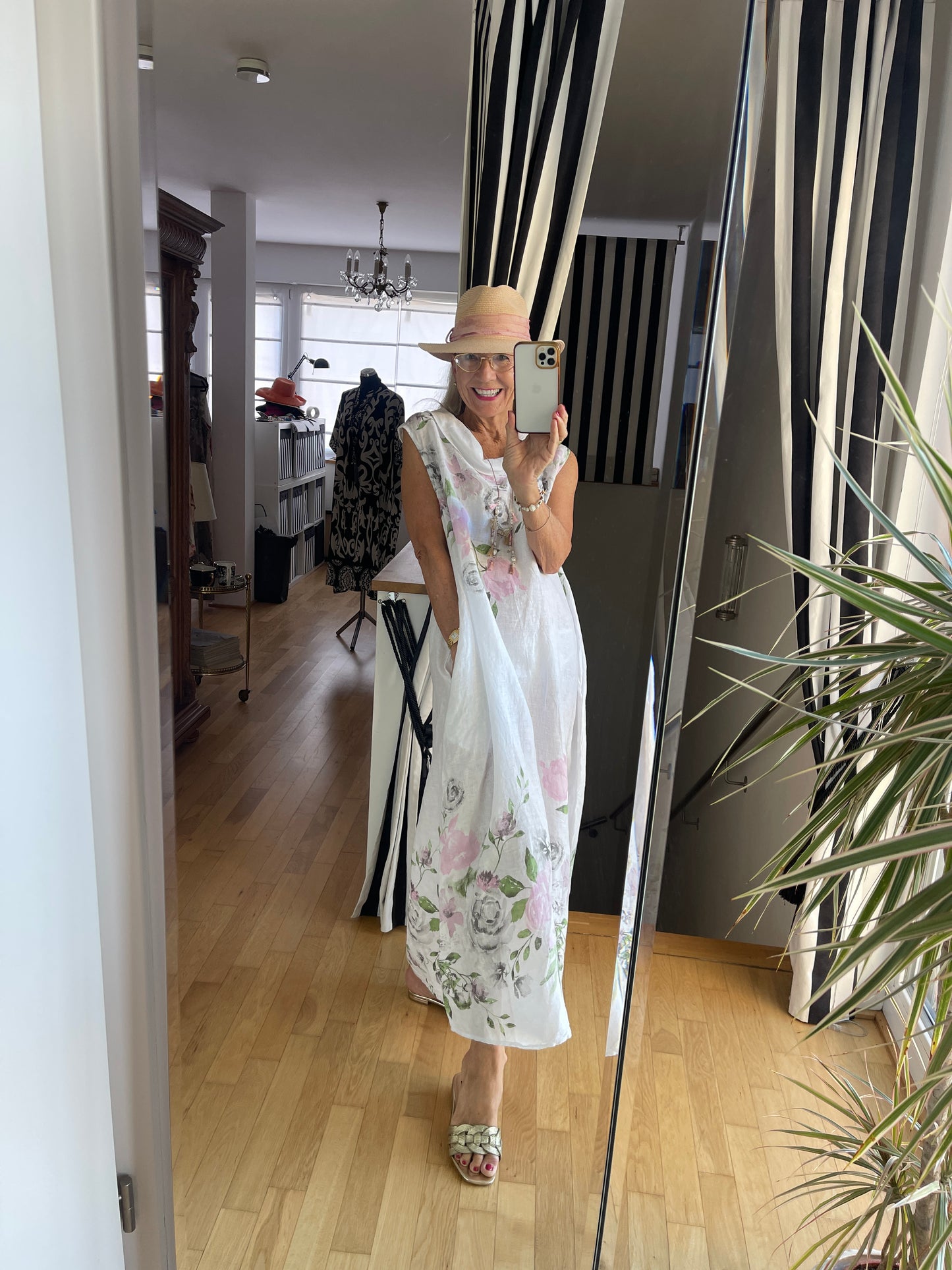 Kleid CARLOTTA white €79,90 statt €109,90; Kleider machen Leute!!… Modell CARLOTTA hält Wort!!