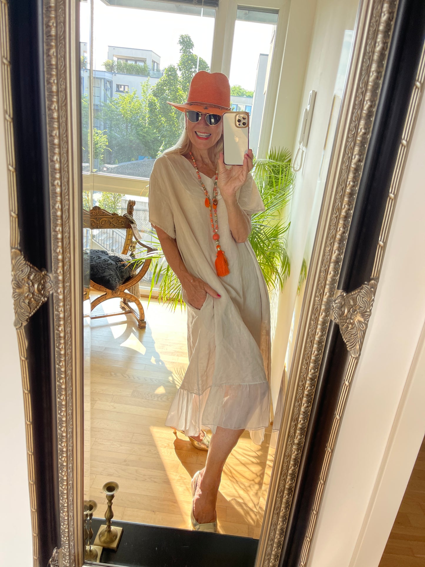 Kleid MARGOT beige €79,90 statt €109,90; auch starke Größen lieben extravagante Mode
