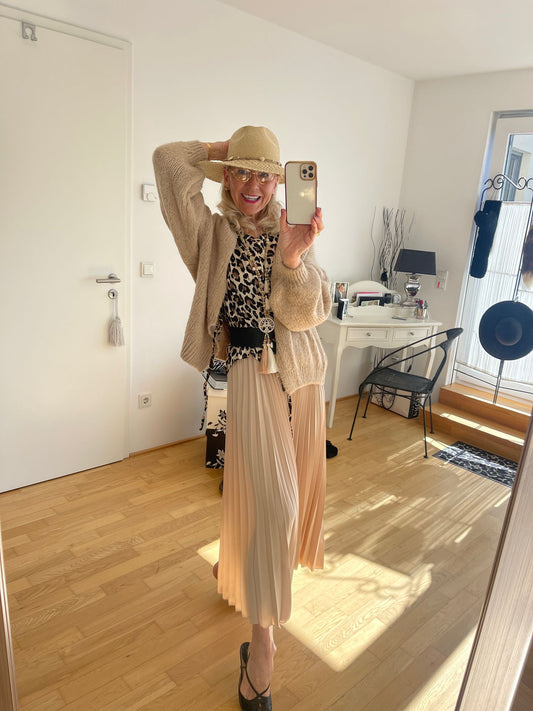 Rock CASPAR beige;  €89,90; genial schmal fallender Plisseerock, perfektes Basic-Teil