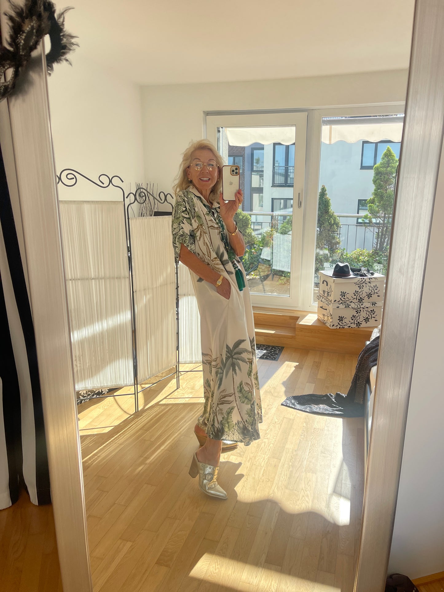 Kleid OLYMP green €109,90; mit Freude in den Herbst