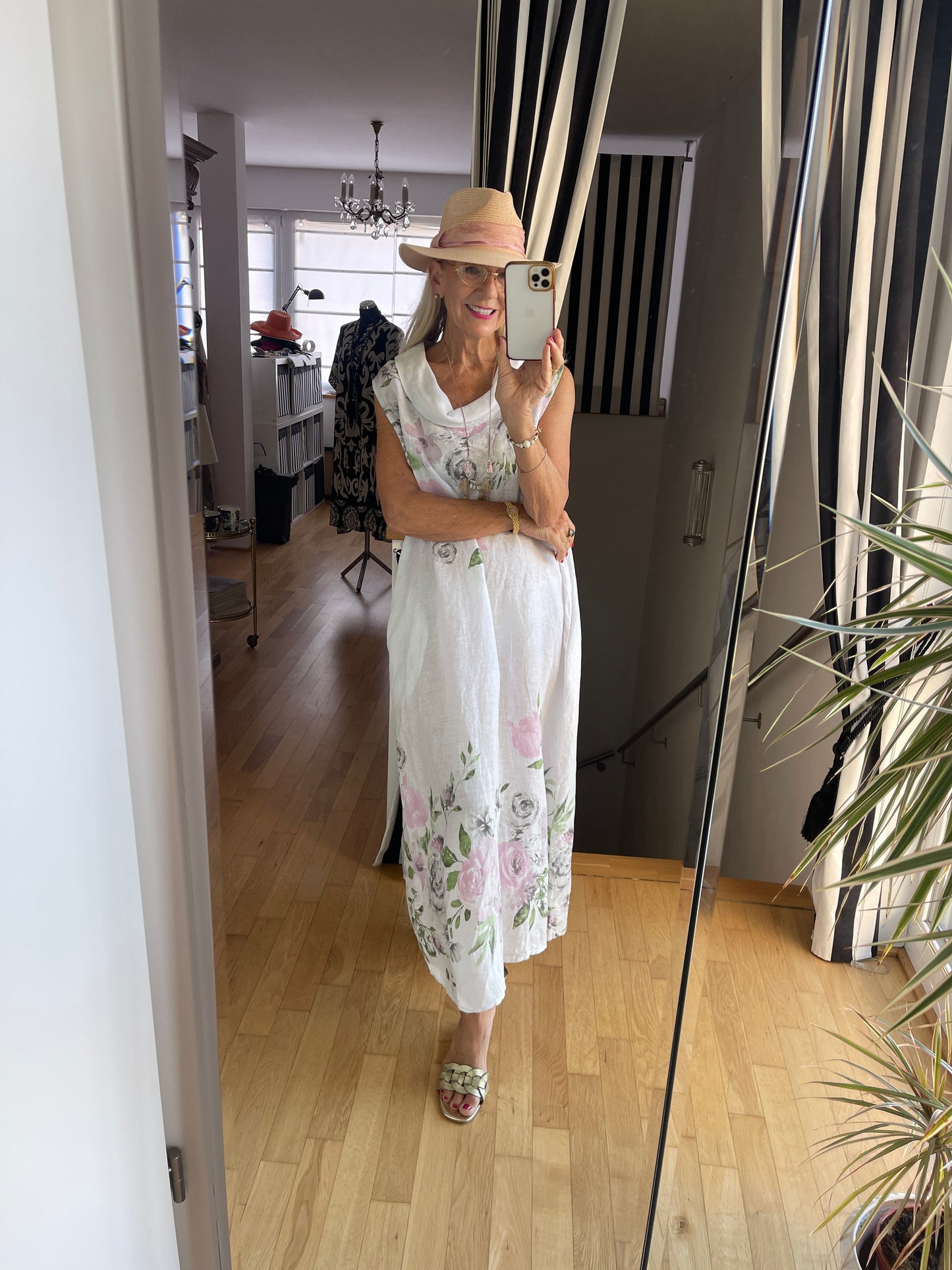 Kleid CARLOTTA white €79,90 statt €109,90; Kleider machen Leute!!… Modell CARLOTTA hält Wort!!