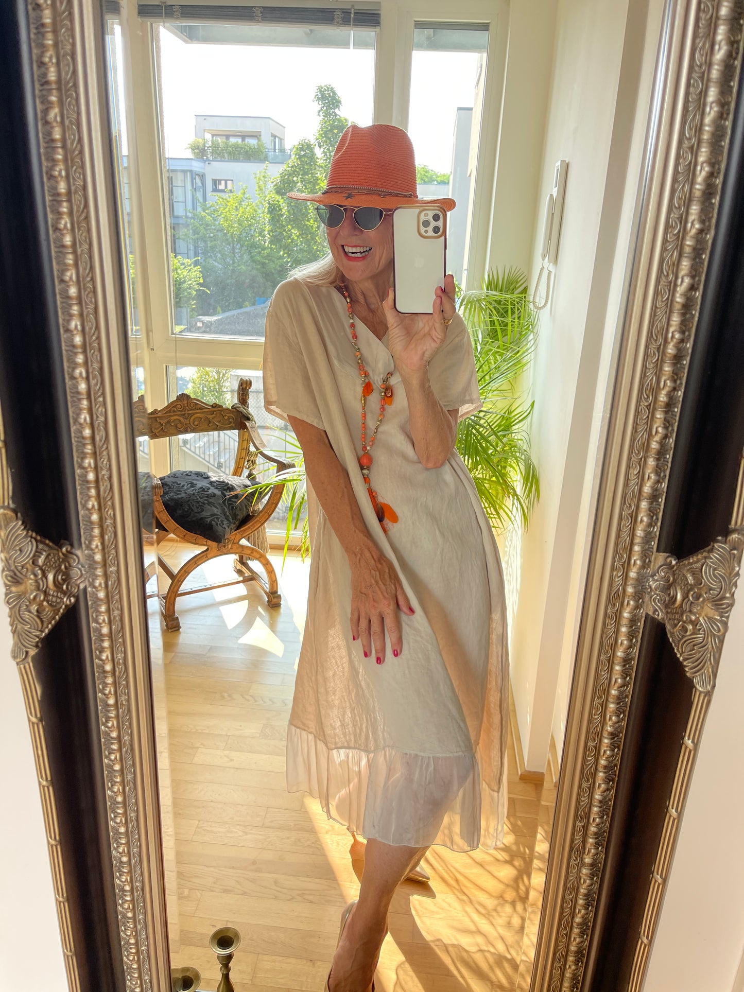 Kleid MARGOT beige €79,90 statt €109,90; auch starke Größen lieben extravagante Mode