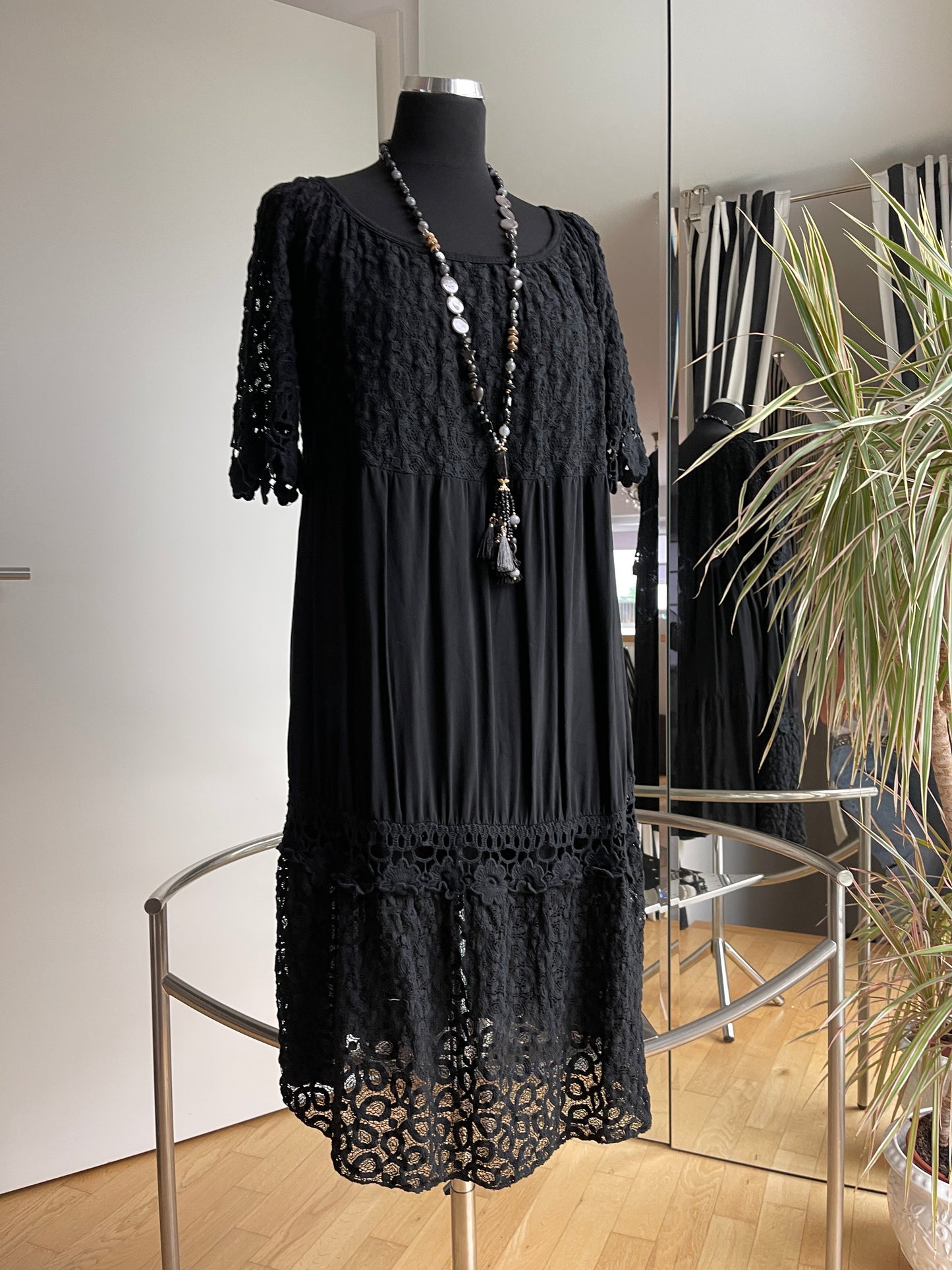 Kleid JUFA black €49,90 statt €79,90; einfach genial!! Das perfekte sommerliche Reisekleid