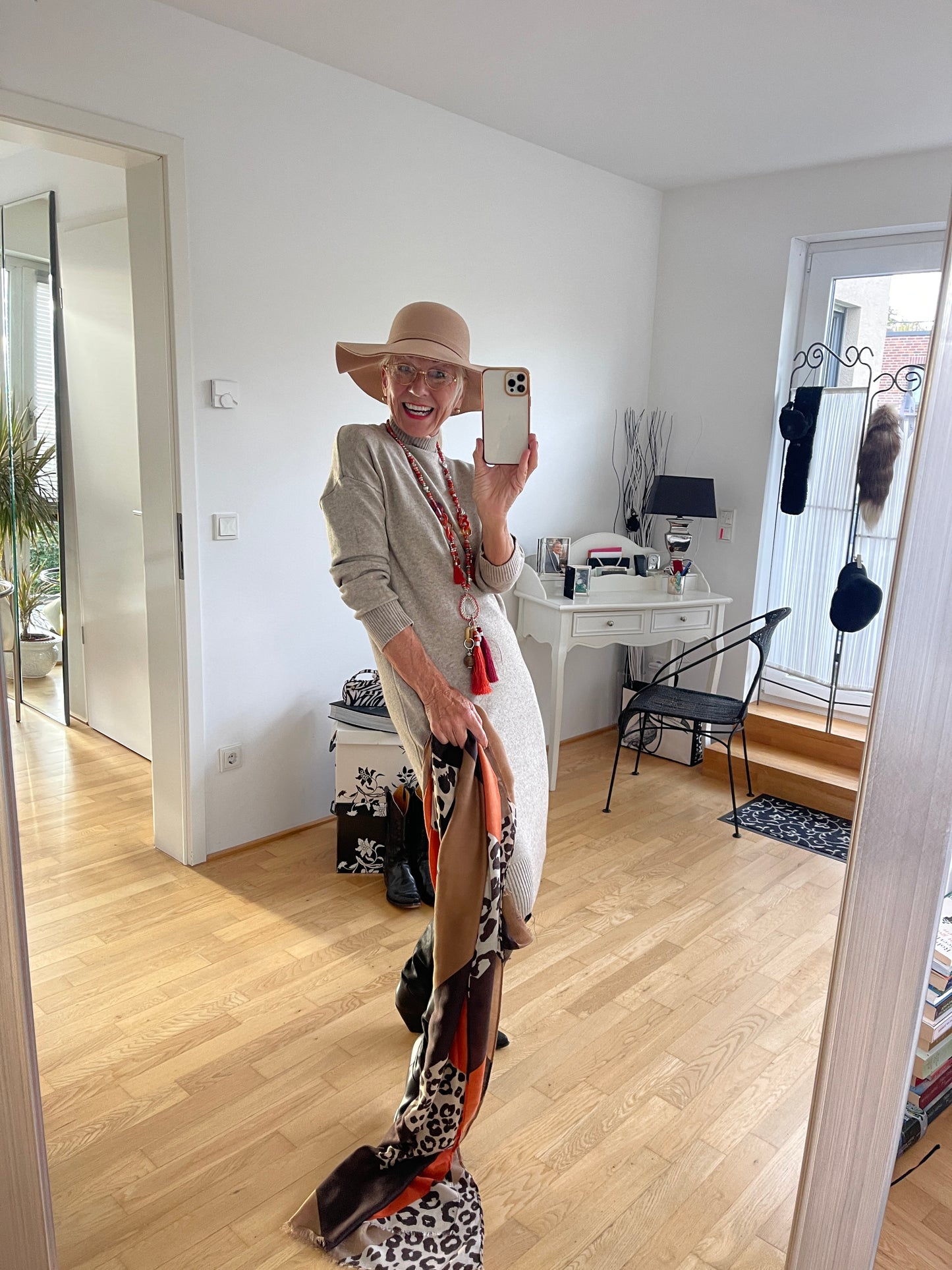 Kleid NASTI beige;  „IM BLACK-FRIDAY OUTLET“ nur noch €59,90 statt €99,90; klasse sitzendes, super edles und toll kombinierbares Strickkleid