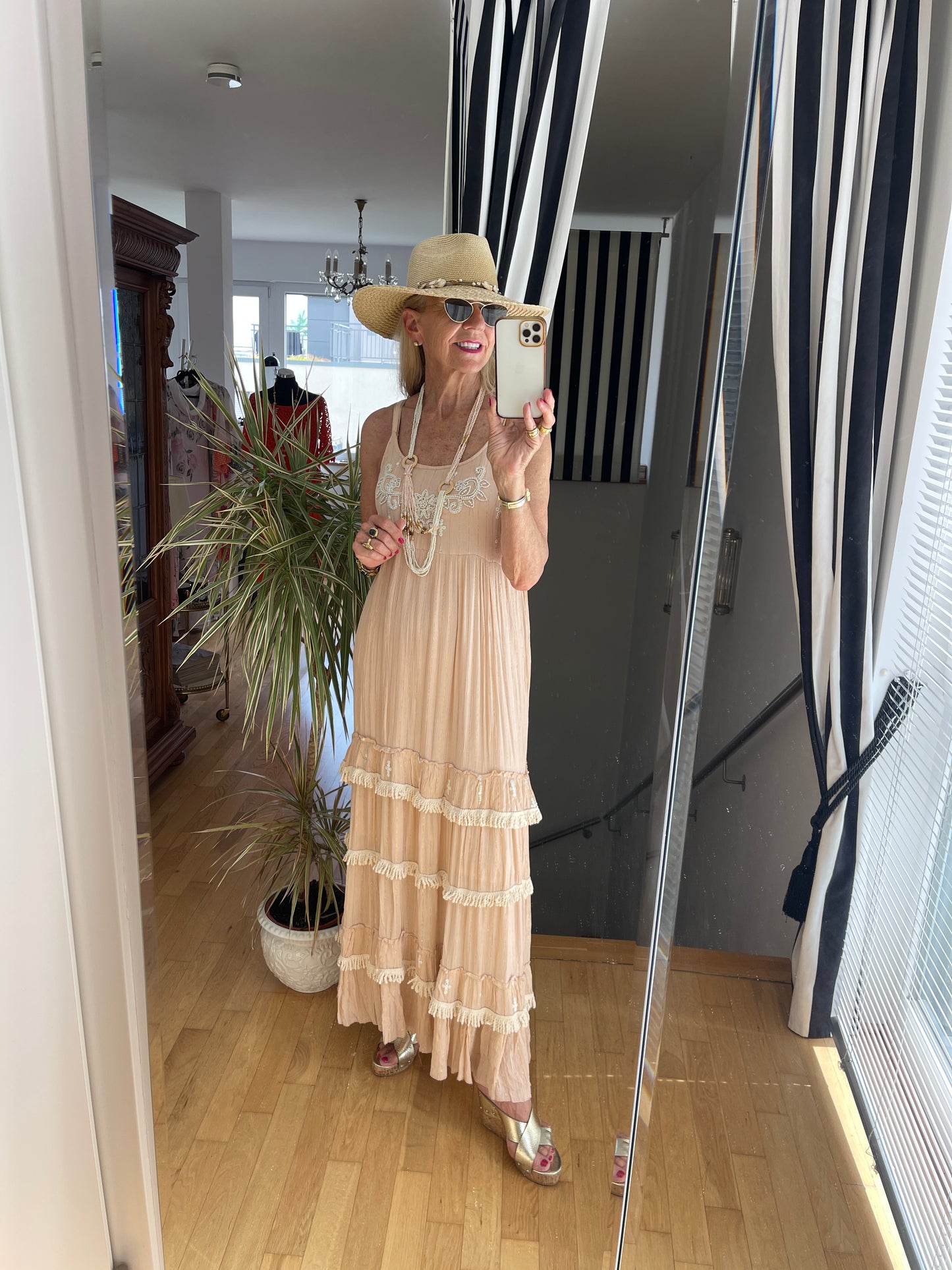 Kleid PALLAK €129,90; da kann der Sommer ewig dauern