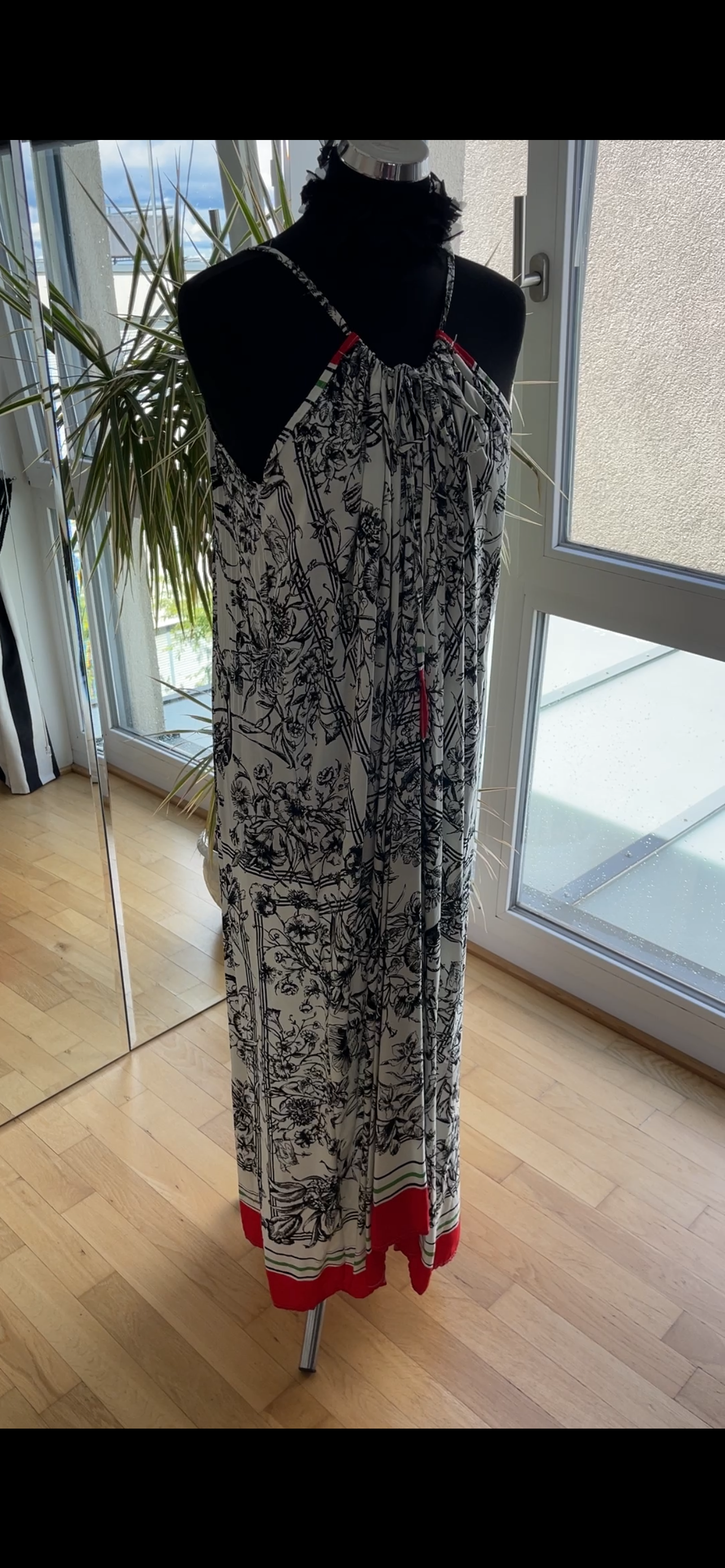 Kleid JOSELYN €119,90… super trendy, ein wirklicher Sommertraum