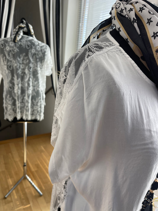 Oberteil PERLA white im Outlet €29,90 statt €69,90; einerseits edel & elegant andererseits frech& sexy