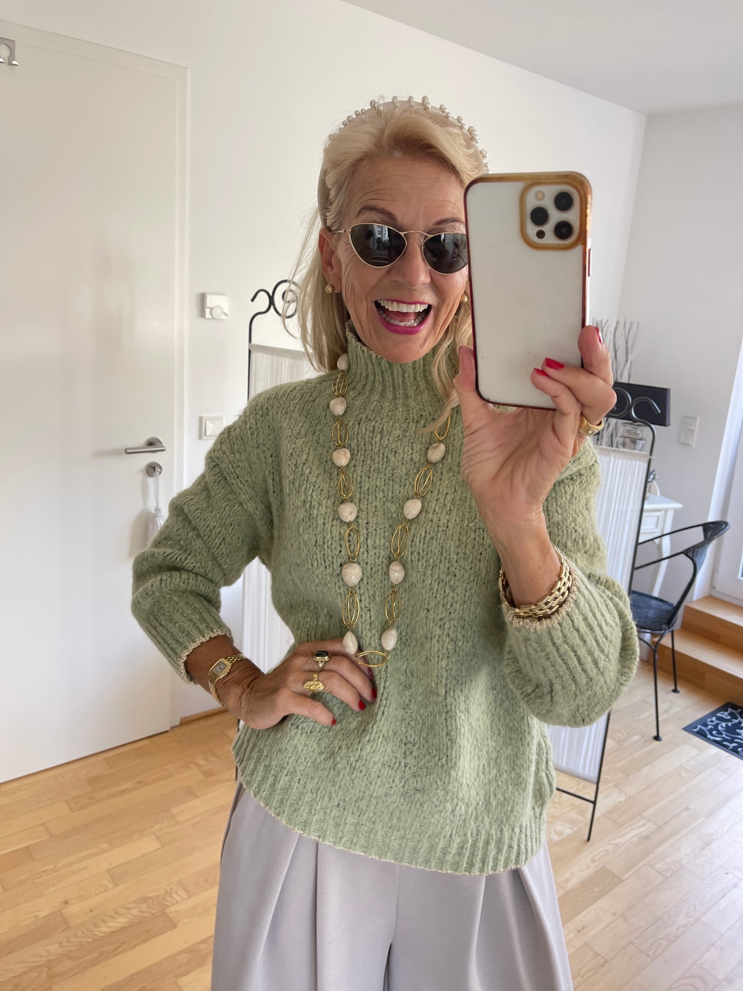 Pullover SAMANTHA green €89,90; zarte Farben auch an kühlen Tagen🍂