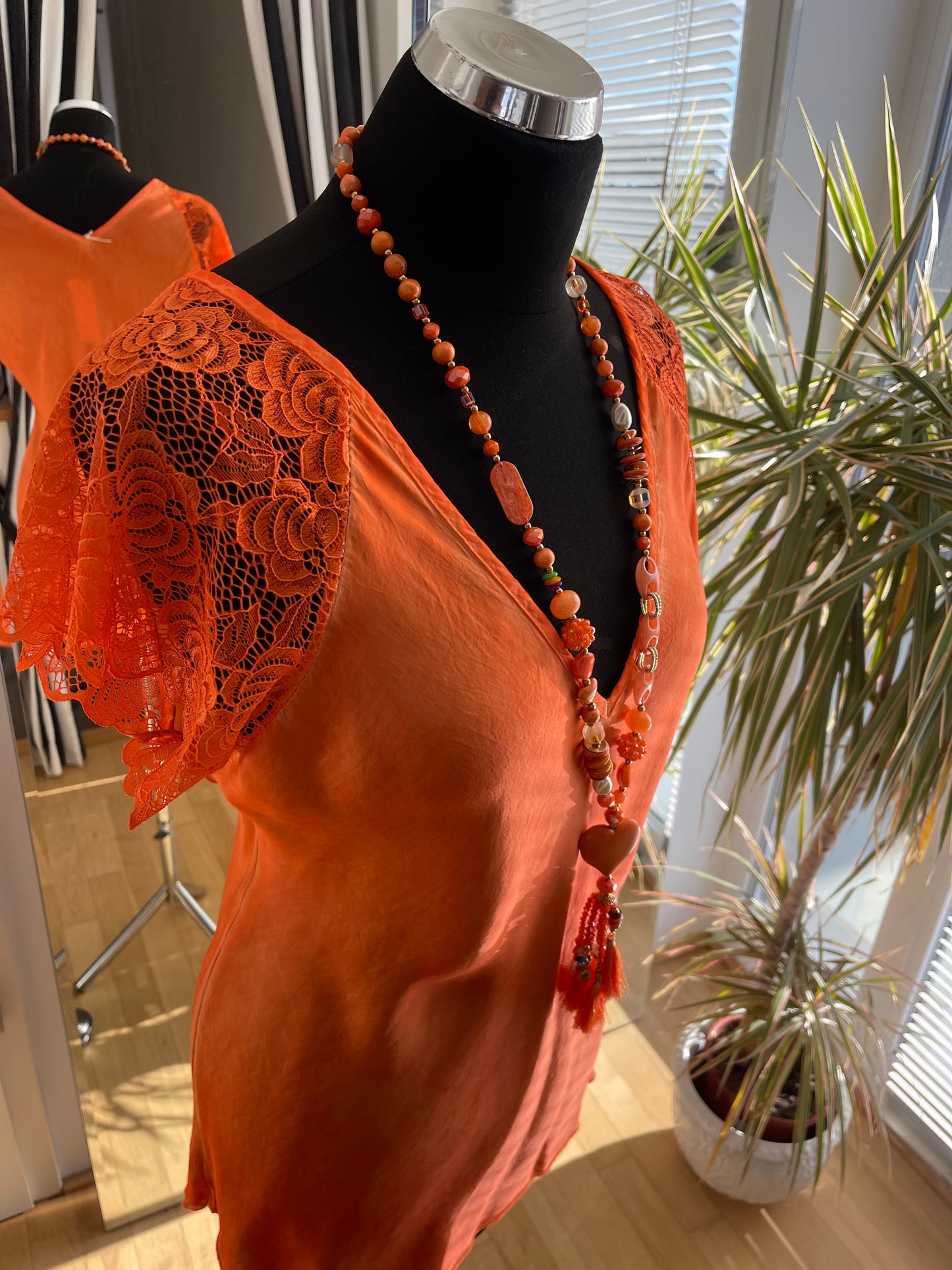 Oberteil/Top SUSA orange €49,90; .. ein genial schickes Basic-Teil