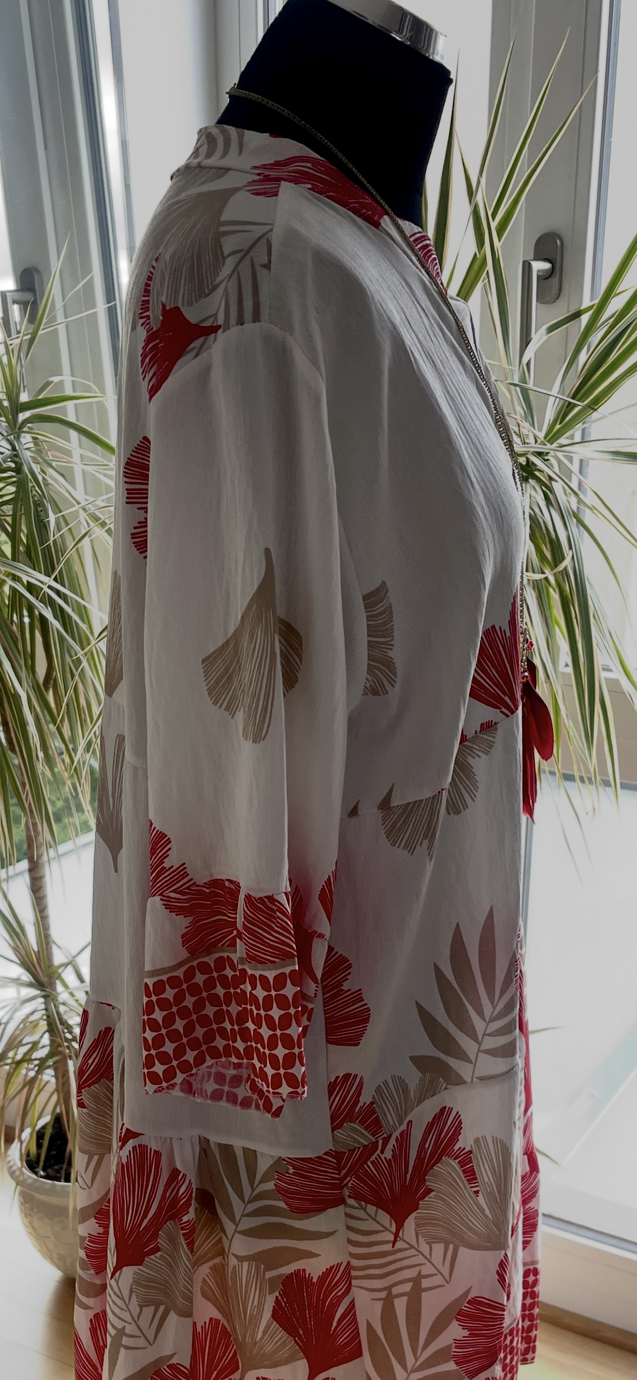 Tunika GINKO rot, beige-champagner im Outlet €69,90 statt €89,90; lässiger One-Size-Schnitt, klasse Print und tolles Material