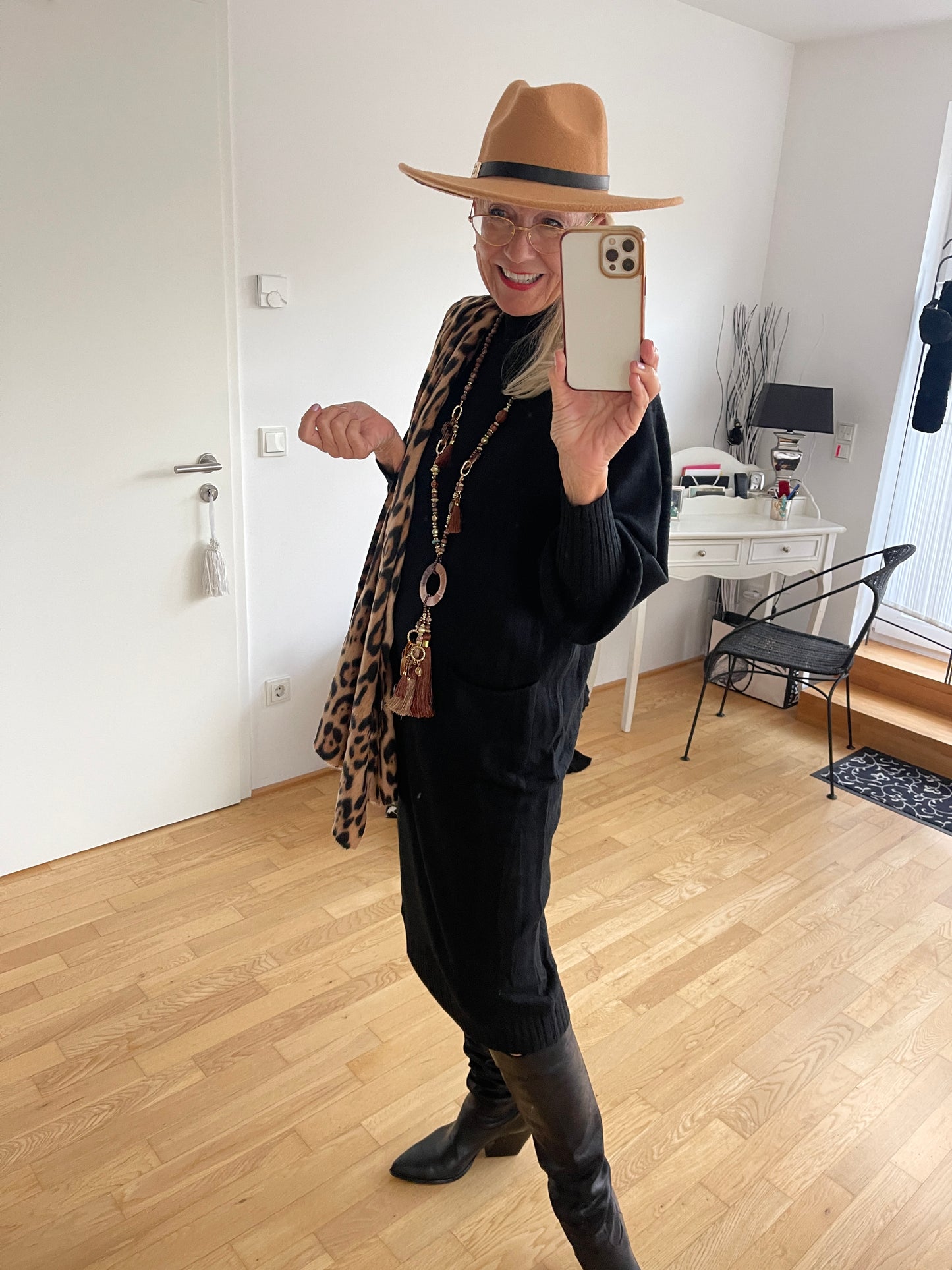 Kleid LADY schwarz;  „Im Black-FRIDAY-OUTLET“ nur noch €69,90 statt €99,90; genial sitzendes, super lässig wie stylisches Strickleid in einer herrlich angenehmen Qualität