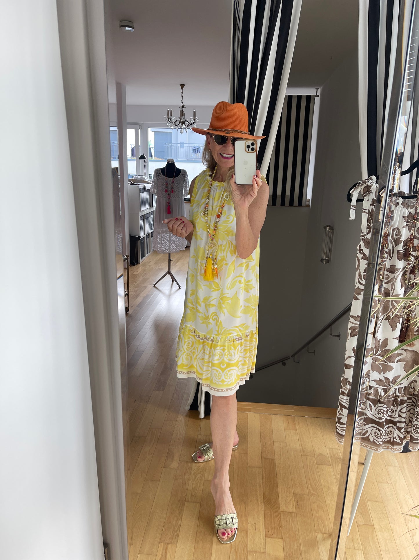 Kleid RICHI gelb €69,90; …. Sind uns heiße Tage so richtig willkommen