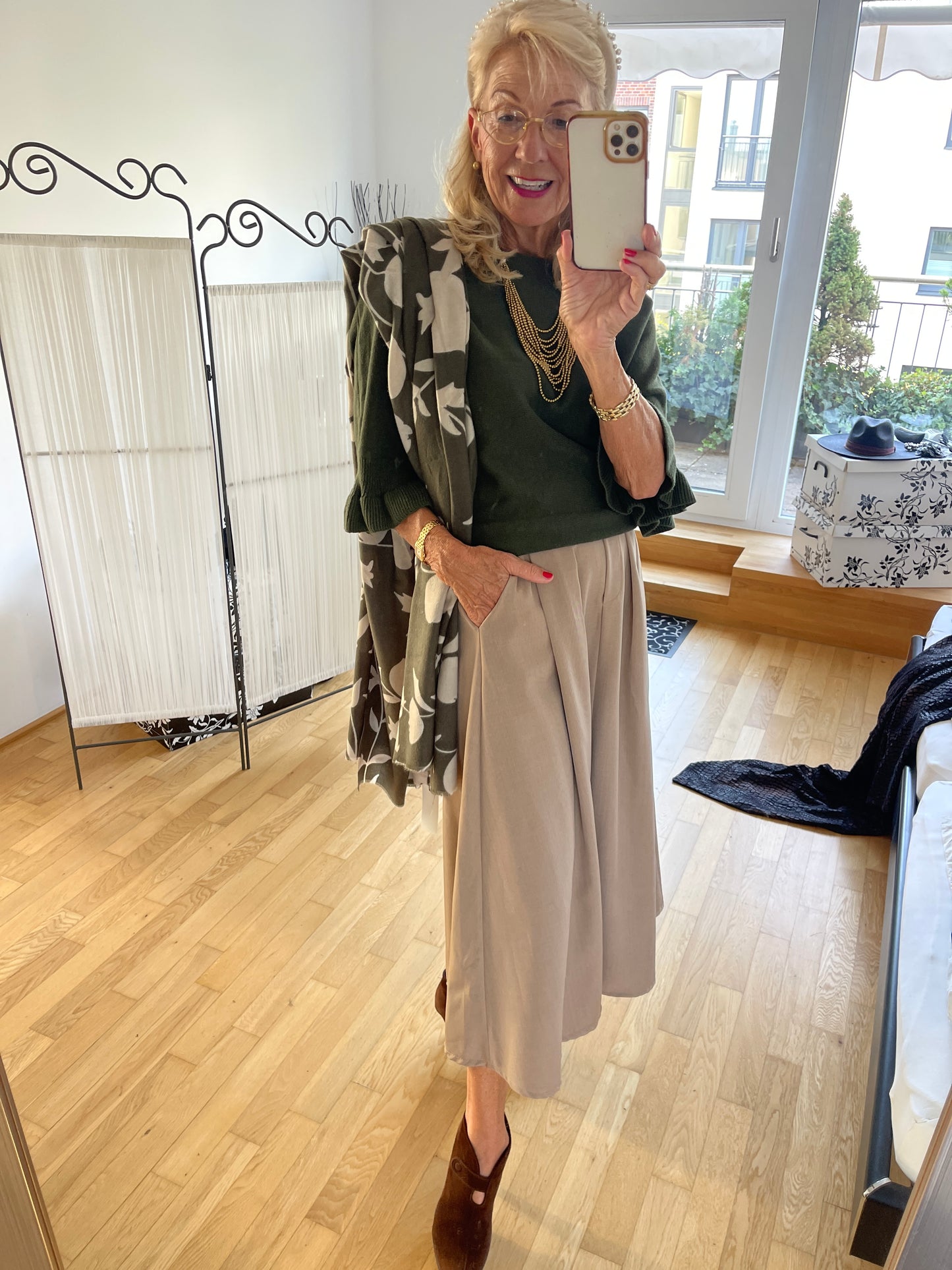 Pullover COLETTE olive €69,90; edel, schick und kuschelig