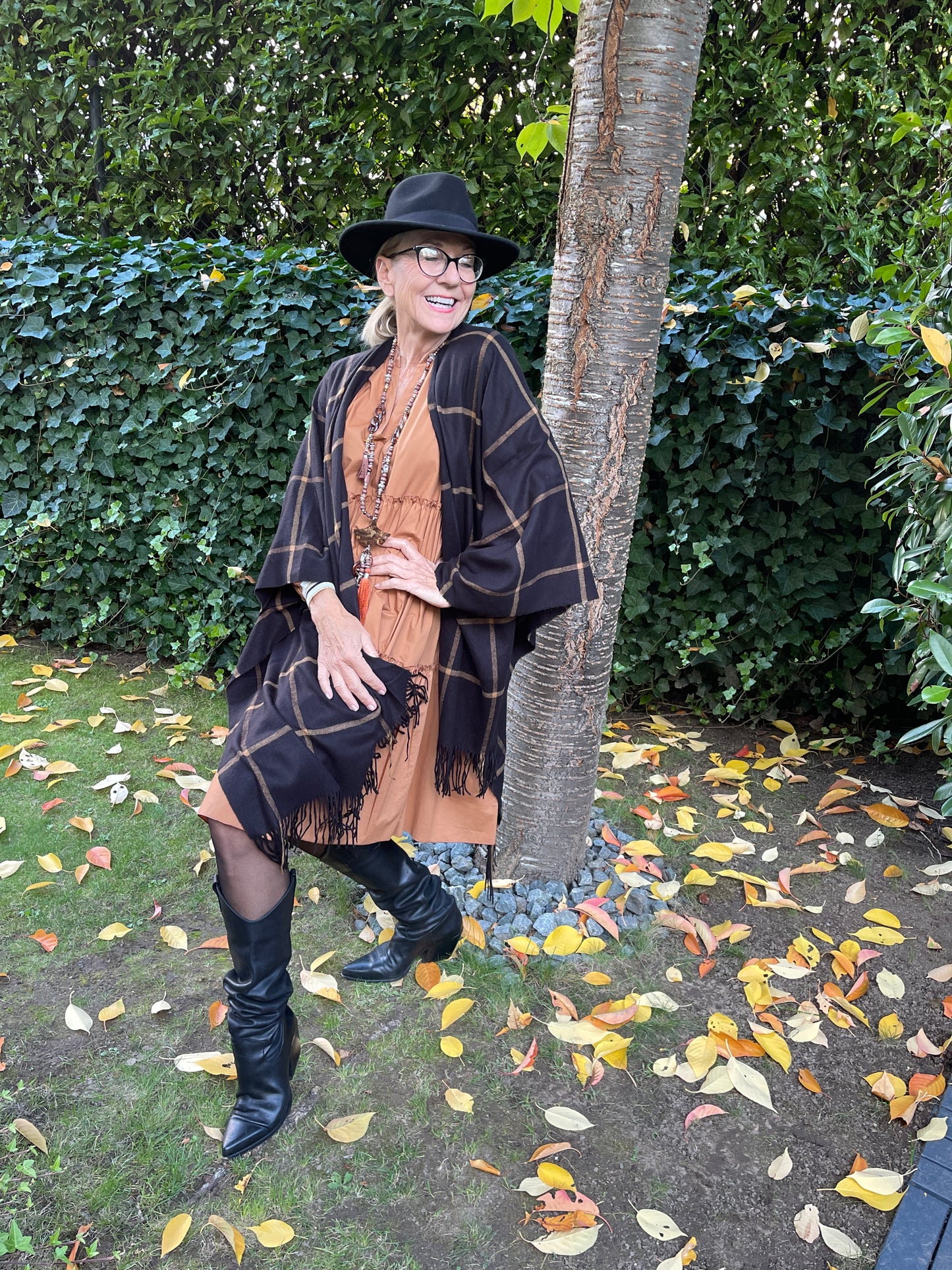 Schal Adria cognac/schwarz; super schicker Poncho… Edles Must-Have „JETZT SCHON IM BLACK-FRIDAY OUTLET“ nur noch €49,90 statt €89,90