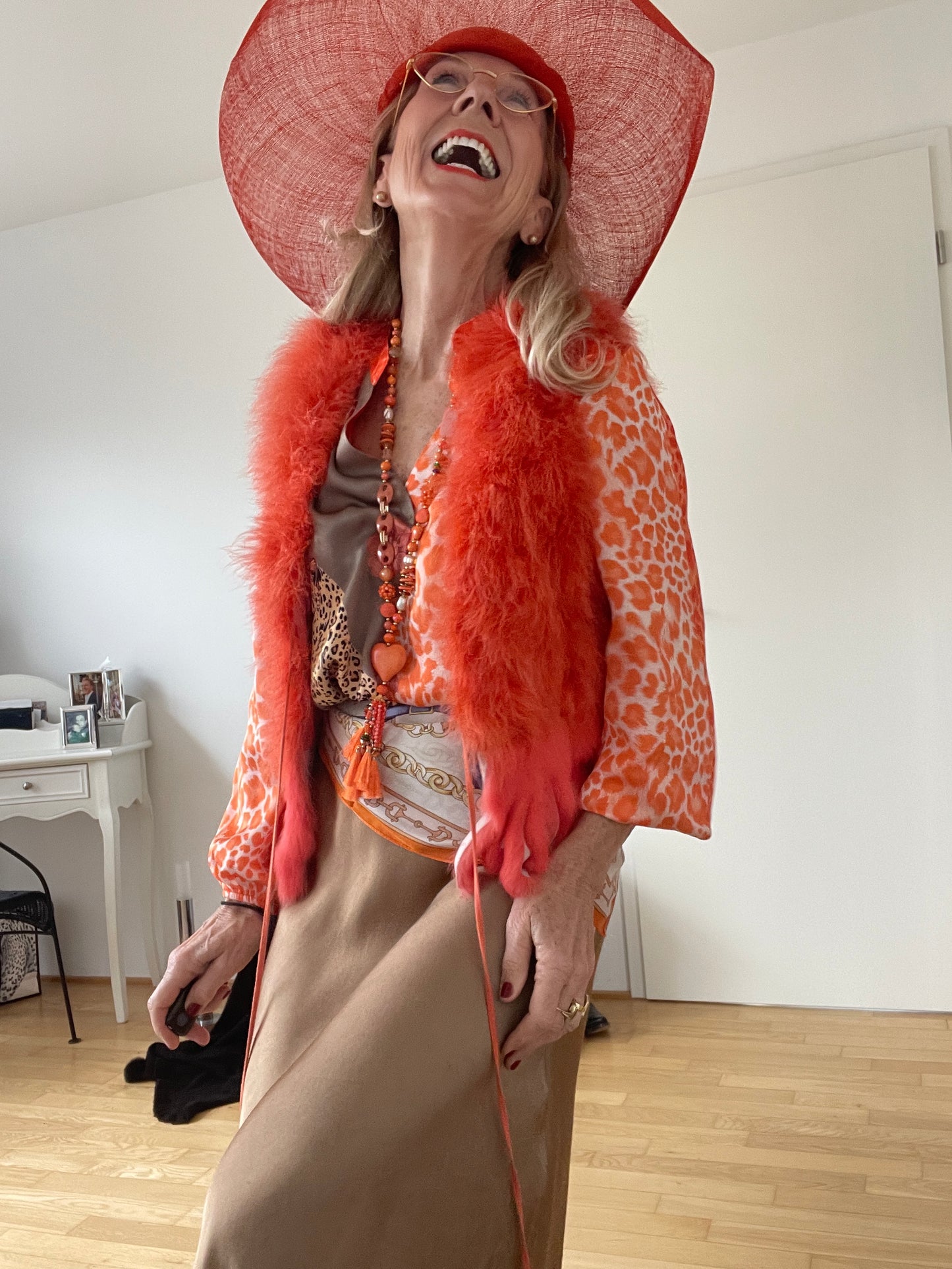 Weste PUSCHEL orange €119,90; super stylische Fell-Fake-Weste