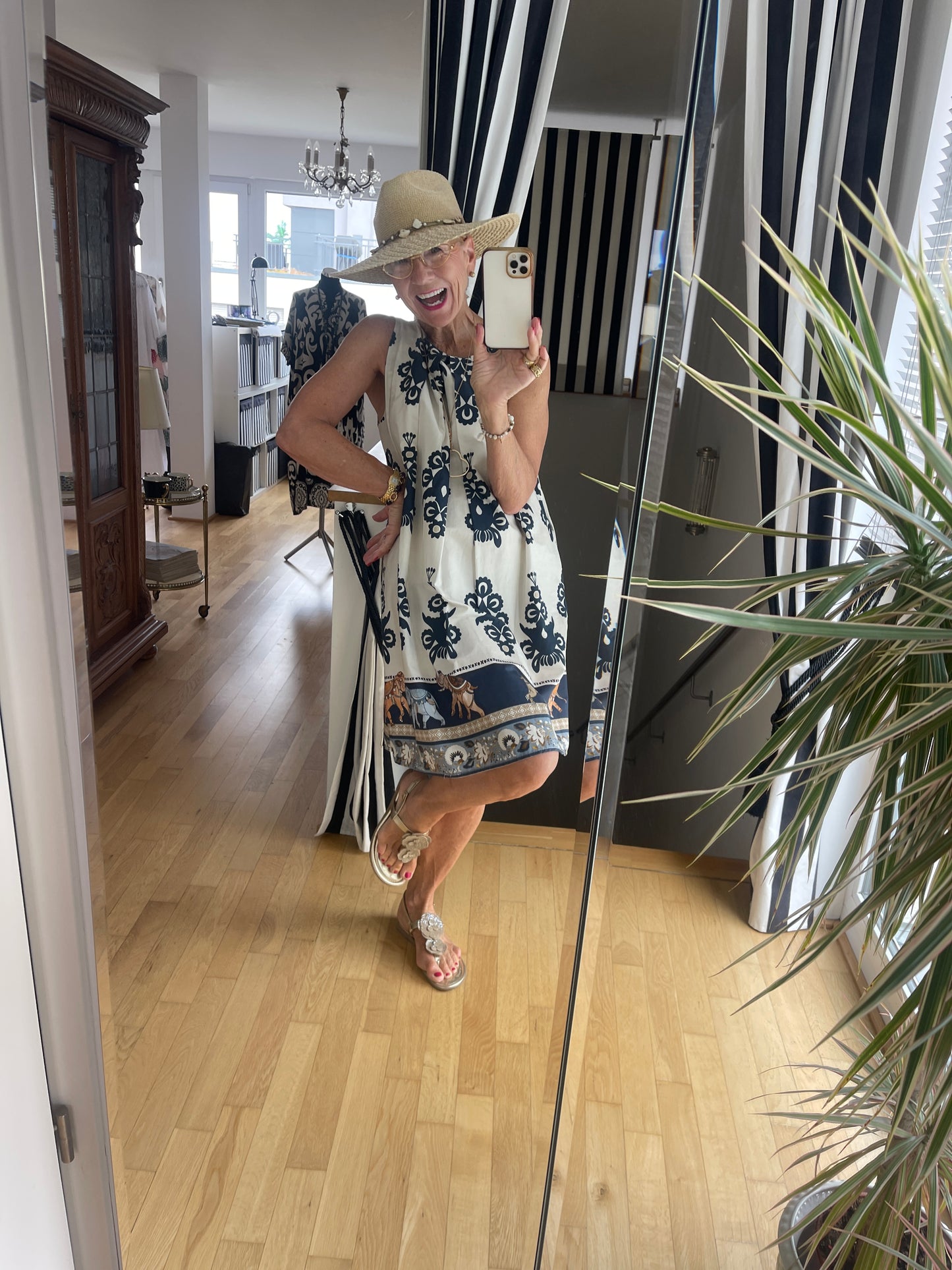 Kleid LARISSA €79,90 statt €99,90; edel, schick und dennoch lässige Eleganz